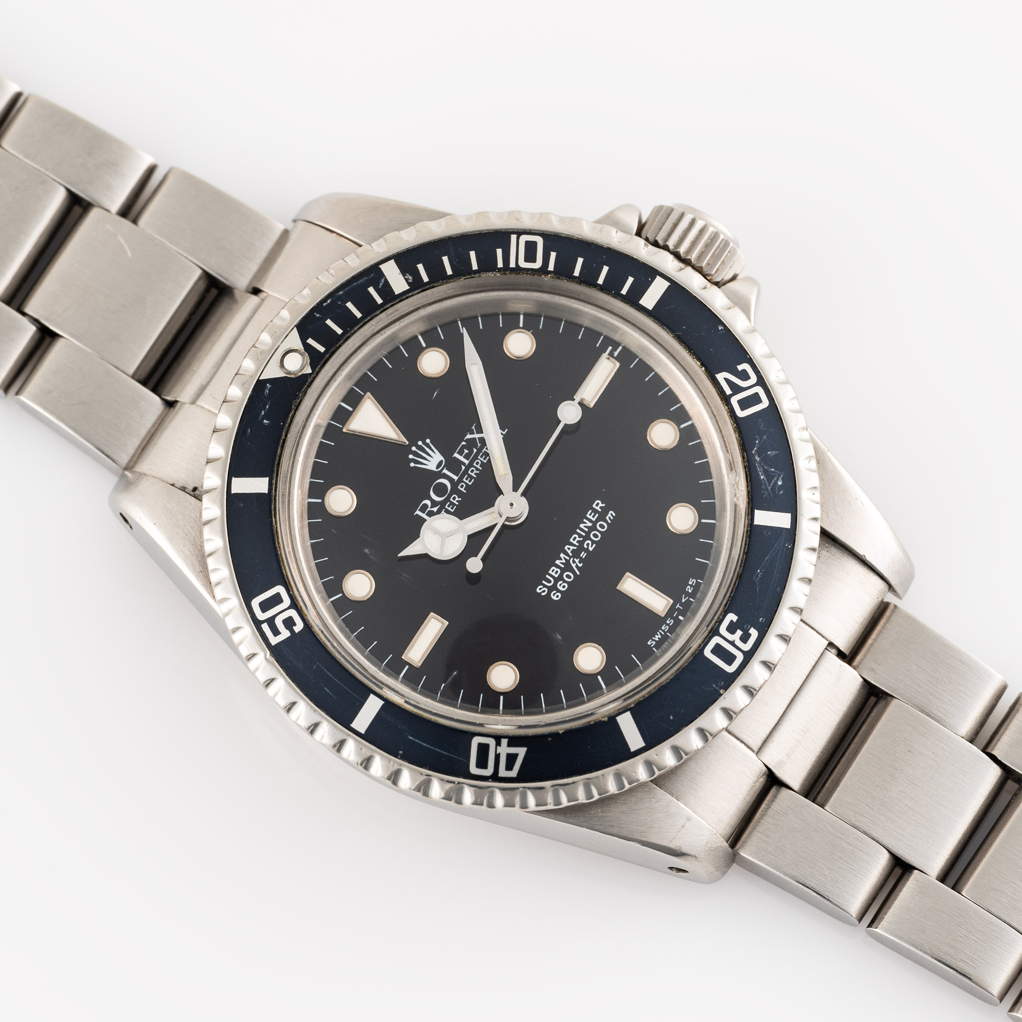 A GENTLEMAN'S SIZE STAINLESS STEEL ROLEX OYSTER PERPETUAL SUBMARINER WRIST WATCH CIRCA 1989, REF. - Image 4 of 10