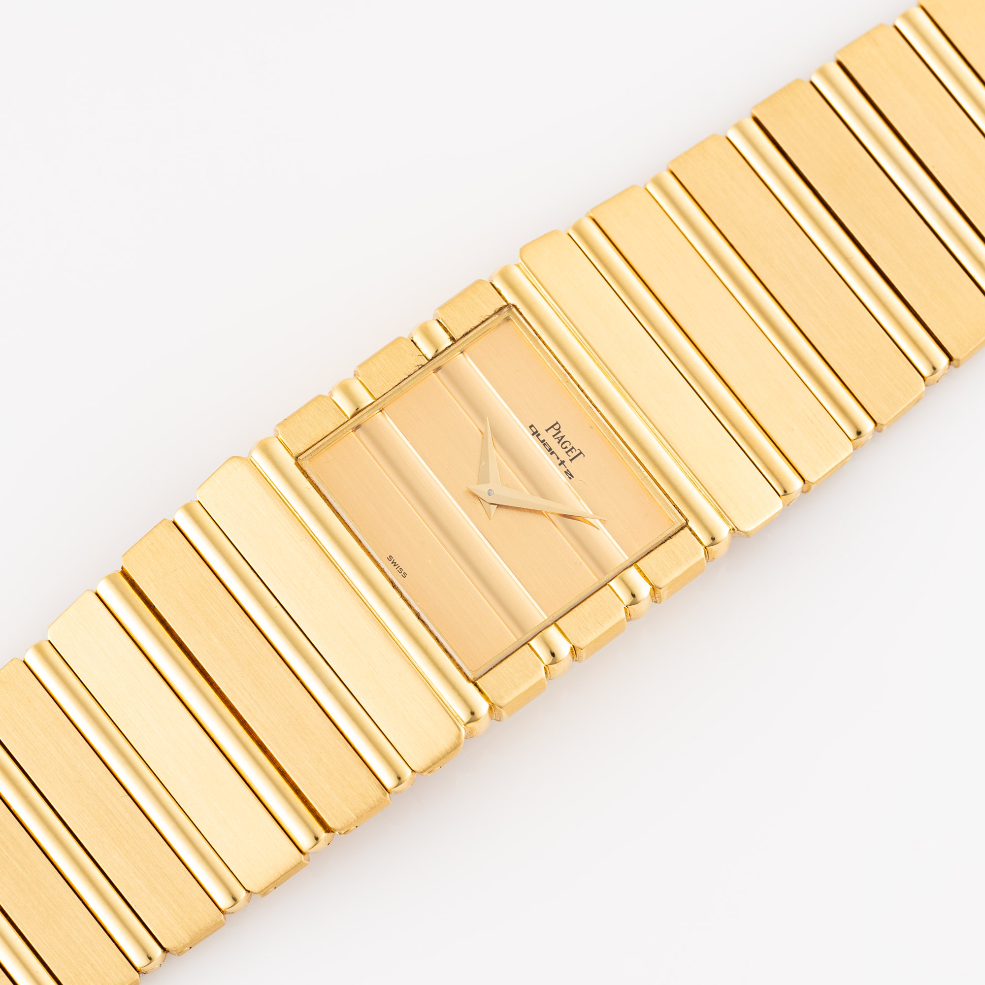 A GENTLEMAN'S SIZE 18K SOLID GOLD PIAGET POLO BRACELET WATCH CIRCA 1970s, REF. 7131 FIRST SERIES - Image 4 of 8