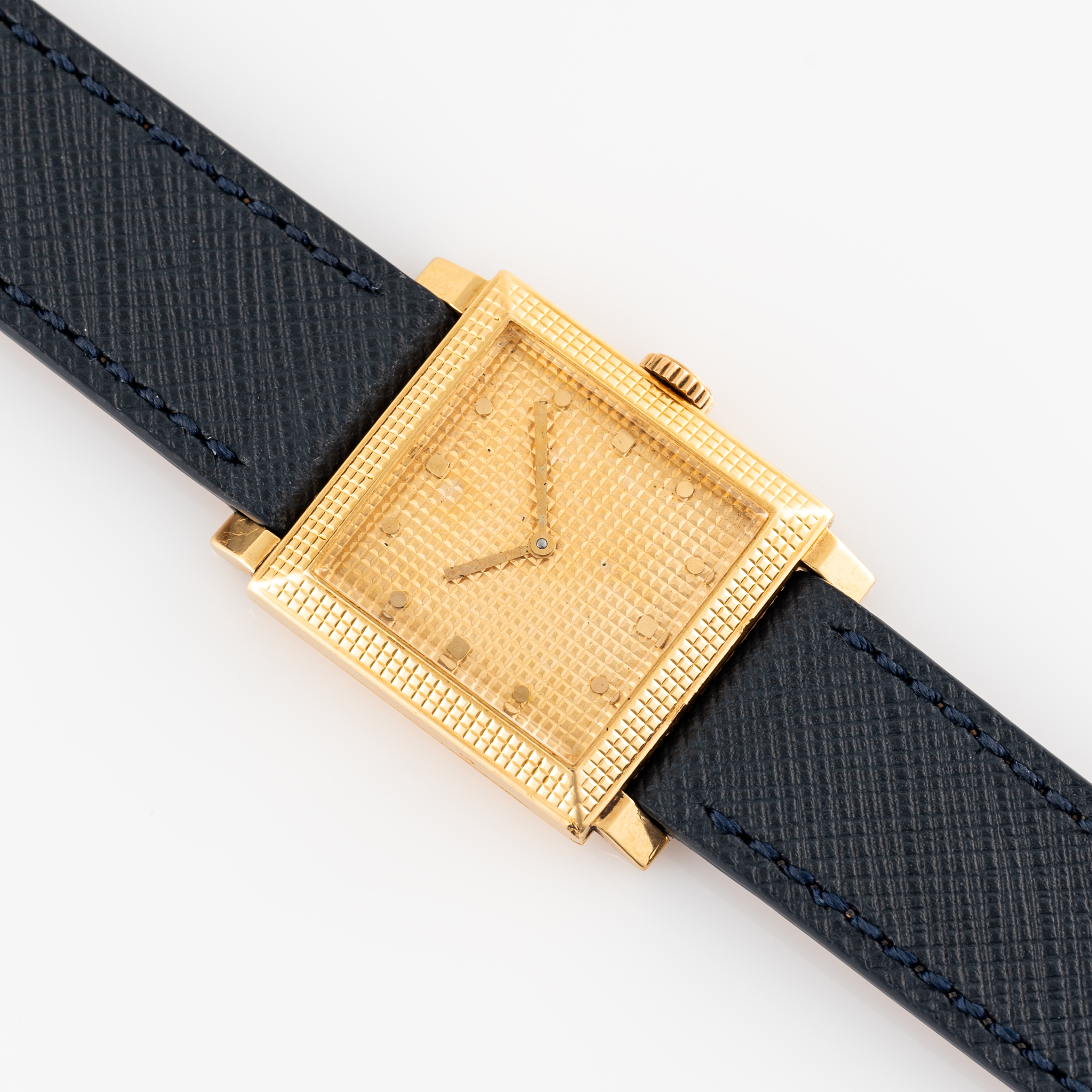 A RARE GENTLEMAN'S SIZE 18K SOLID GOLD BOUCHERON PARIS CARREE WRIST WATCH CIRCA 1950s Movement: - Image 4 of 9