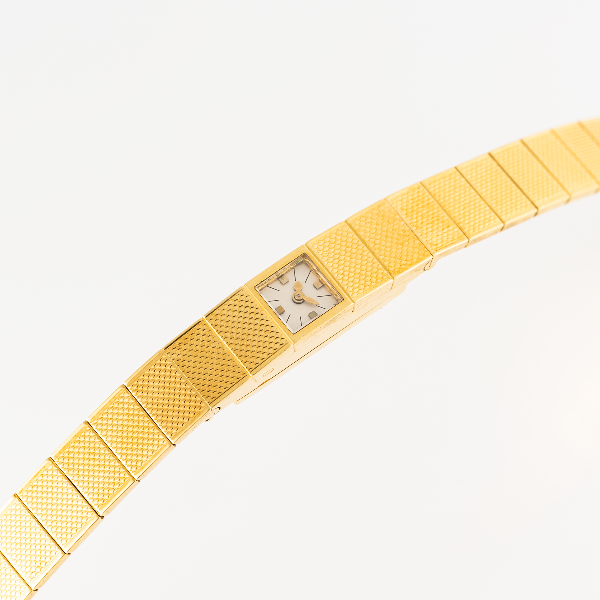 A LADY'S FINE 18K SOLID GOLD VACHERON CONSTANTIN BACK WIND BRACELET WATCH CIRCA 1950s  Movement: - Bild 3 aus 8