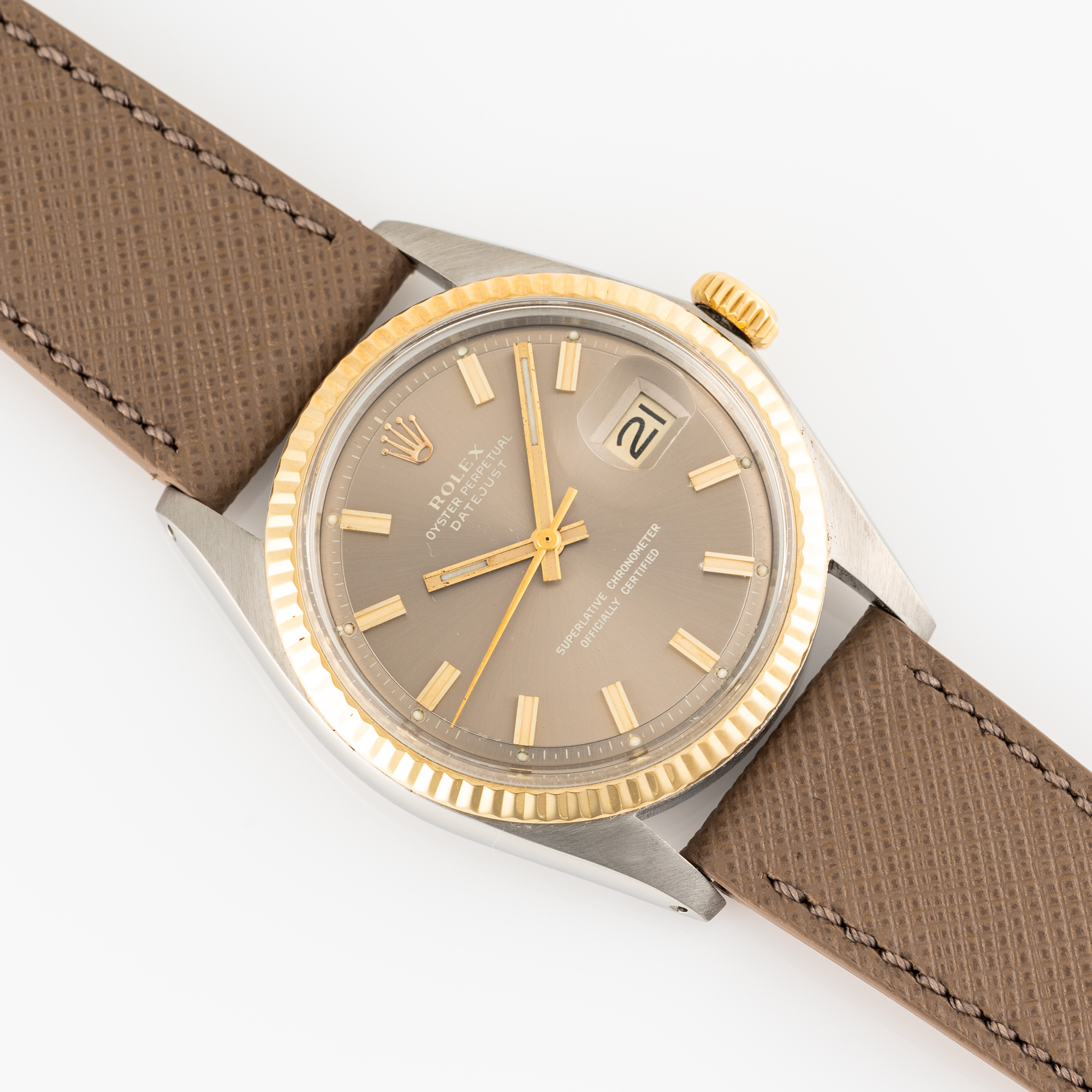 A GENTLEMAN'S SIZE STEEL & GOLD ROLEX OYSTER PERPETUAL DATEJUST WRIST WATCH CIRCA 1973, REF. 1601 - Image 4 of 7