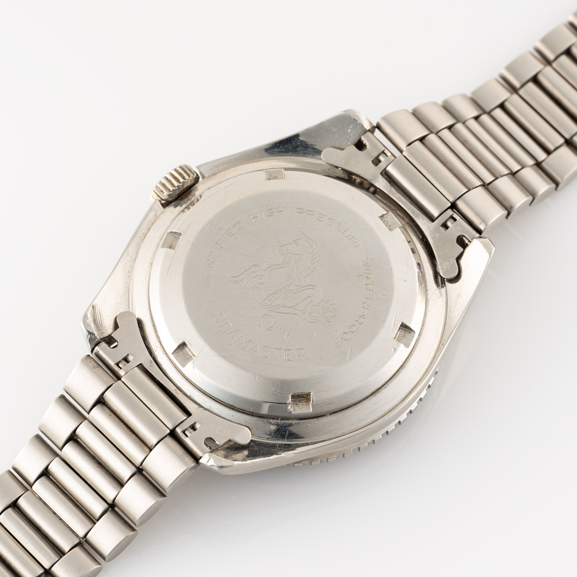 A GENTLEMAN'S SIZE STAINLESS STEEL OMEGA SEAMASTER 300 DIVERS BRACELET WATCH CIRCA 1965, REF. 165. - Image 9 of 10