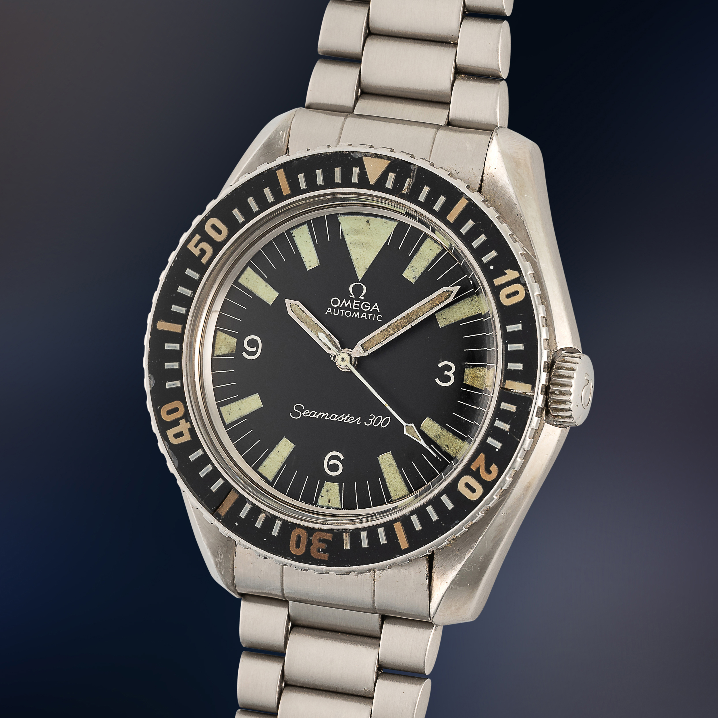 A GENTLEMAN'S SIZE STAINLESS STEEL OMEGA SEAMASTER 300 DIVERS BRACELET WATCH CIRCA 1965, REF. 165.