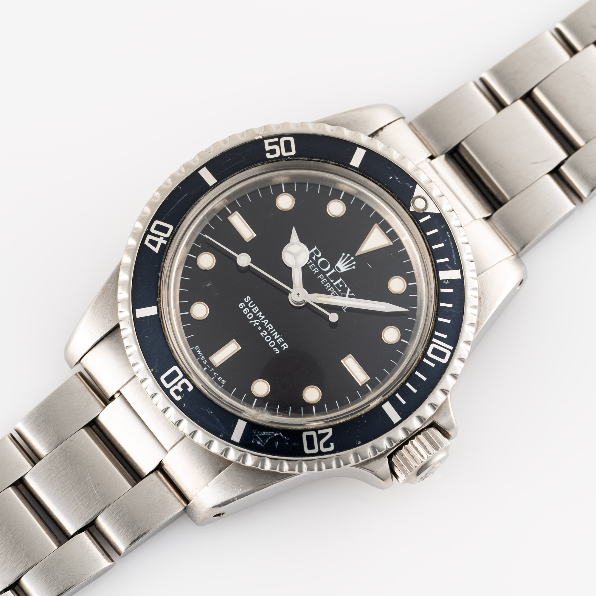 A GENTLEMAN'S SIZE STAINLESS STEEL ROLEX OYSTER PERPETUAL SUBMARINER WRIST WATCH CIRCA 1989, REF. - Image 3 of 10
