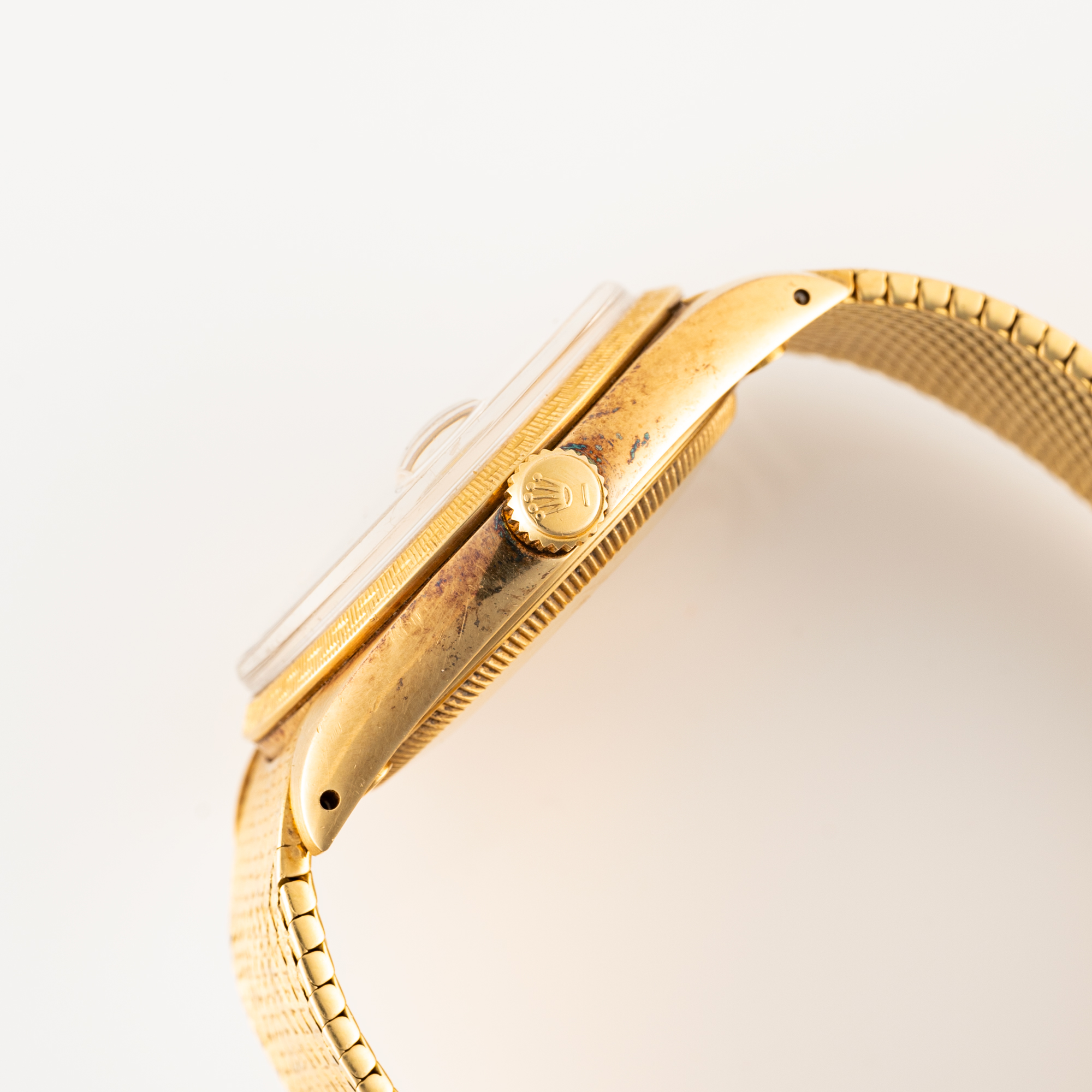 A RARE GENTLEMAN'S SIZE 18K SOLID GOLD ROLEX OYSTER PERPETUAL DATE BRACELET WATCH DATED 1978, REF. - Image 7 of 12