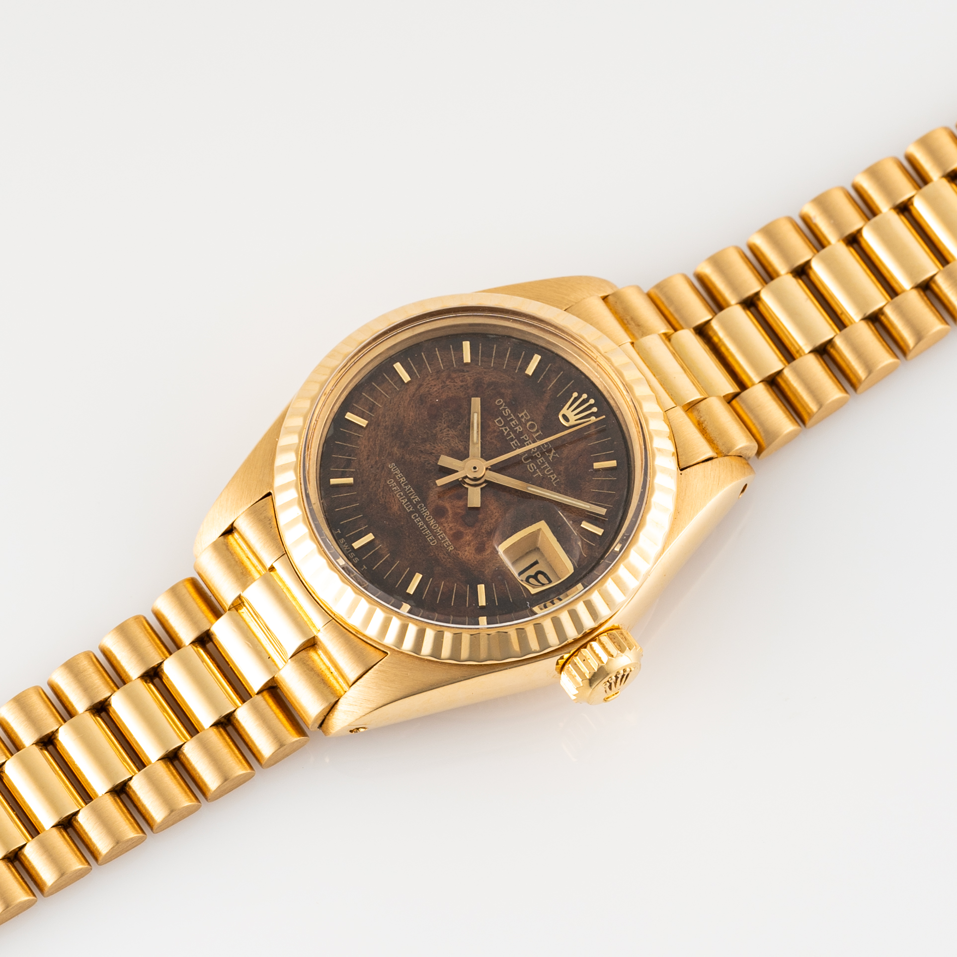 A LADY'S 18K SOLID GOLD ROLEX OYSTER PERPETUAL DATEJUST BRACELET WATCH CIRCA 1979, REF. 6917/8 - Image 4 of 9