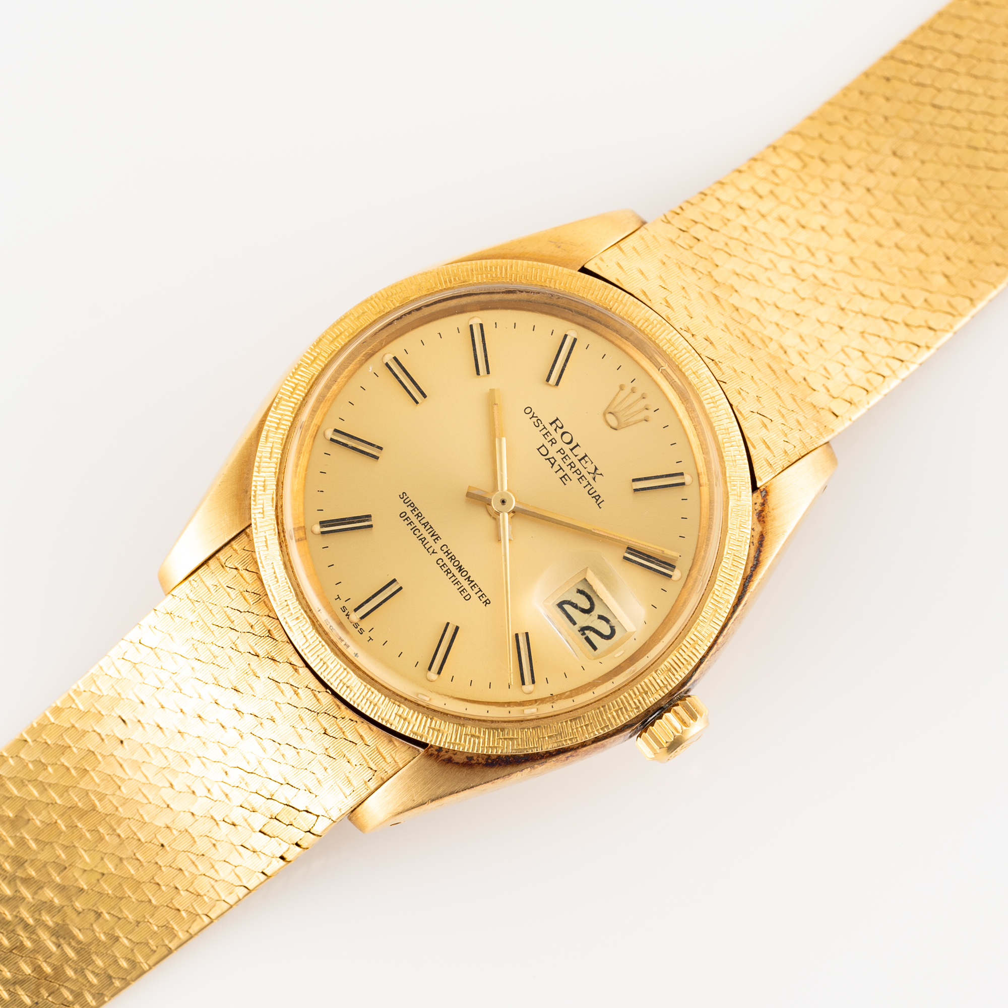 A RARE GENTLEMAN'S SIZE 18K SOLID GOLD ROLEX OYSTER PERPETUAL DATE BRACELET WATCH DATED 1978, REF. - Image 4 of 12