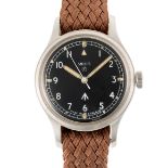 A GENTLEMAN'S STAINLESS STEEL BRITISH MILITARY SMITHS WRIST WATCH DATED 1967, ISSUED TO THE