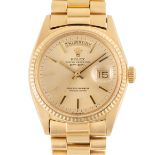 A GENTLEMAN'S SIZE 18K SOLID YELLOW GOLD ROLEX OYSTER PERPETUAL DAY DATE BRACELET WATCH CIRCA