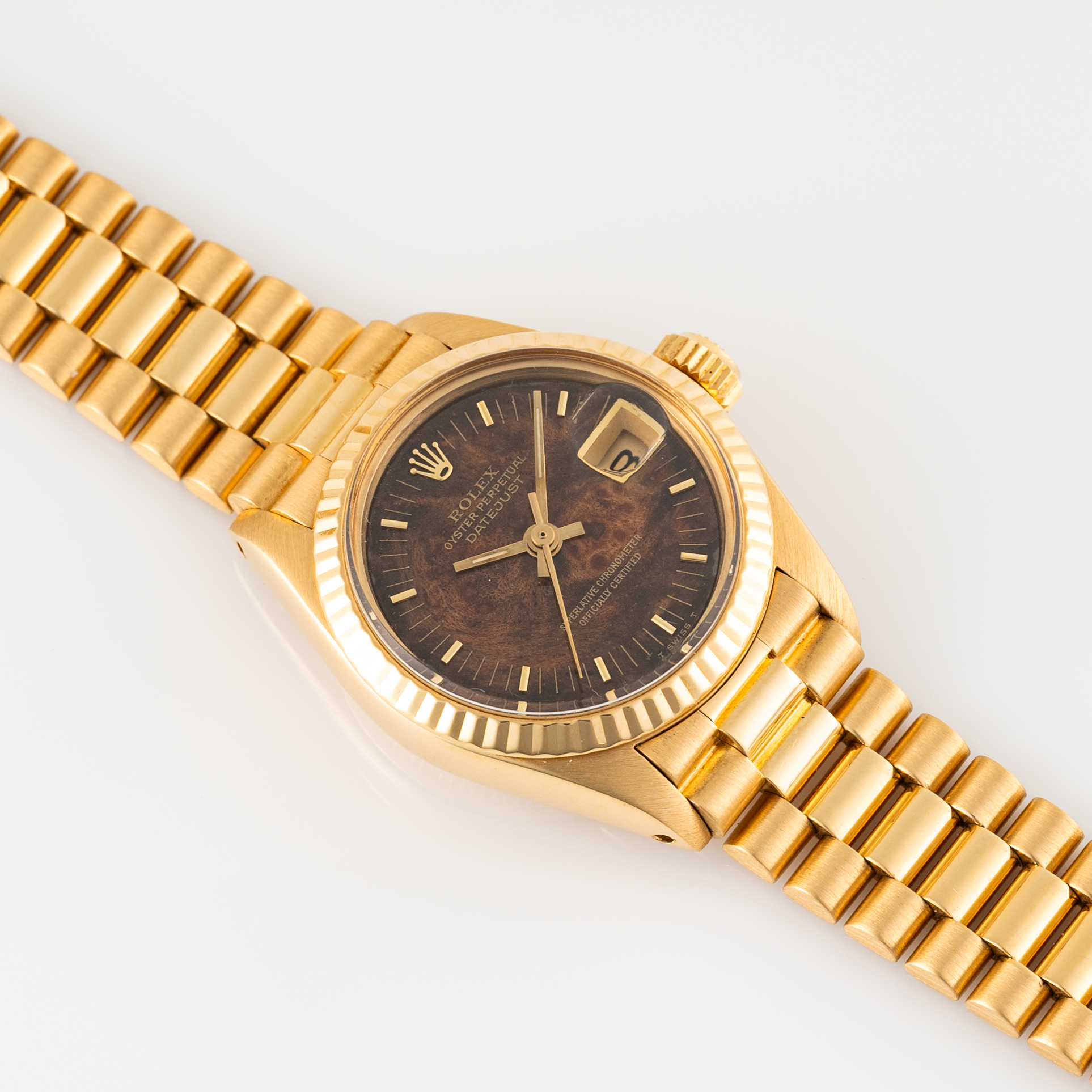 A LADY'S 18K SOLID GOLD ROLEX OYSTER PERPETUAL DATEJUST BRACELET WATCH CIRCA 1979, REF. 6917/8 - Image 3 of 9