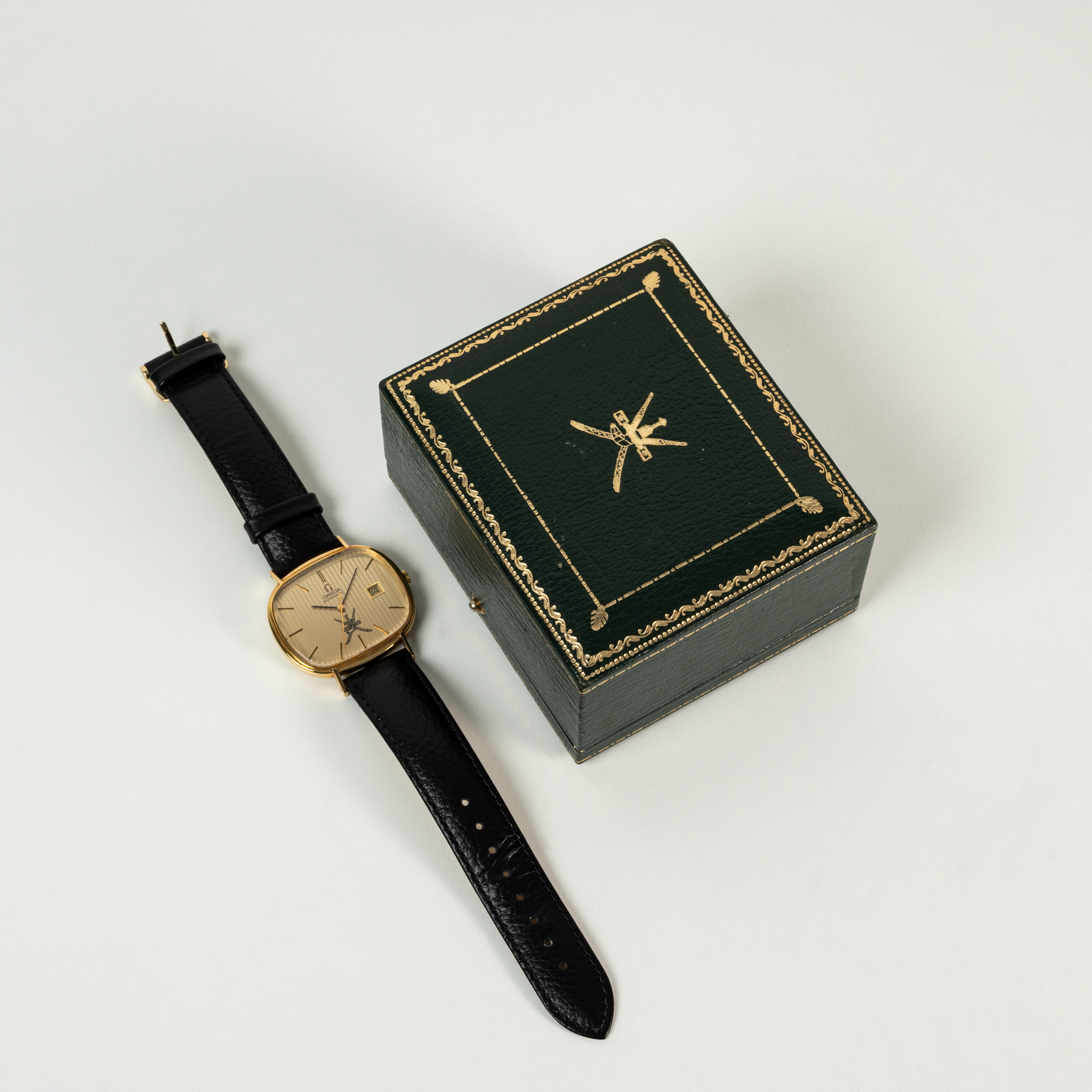 A RARE GENTLEMAN'S LARGE SIZE 18K SOLID GOLD OMEGA DE VILLE AUTOMATIC DATE WRIST WATCH CIRCA 1973, - Image 9 of 9