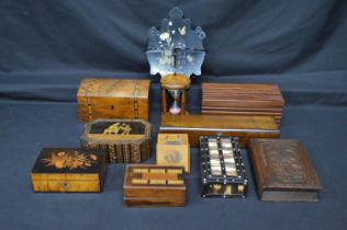 Quantity of wooden boxes to include: two section tea caddy, cribbage box and Mauchline ware