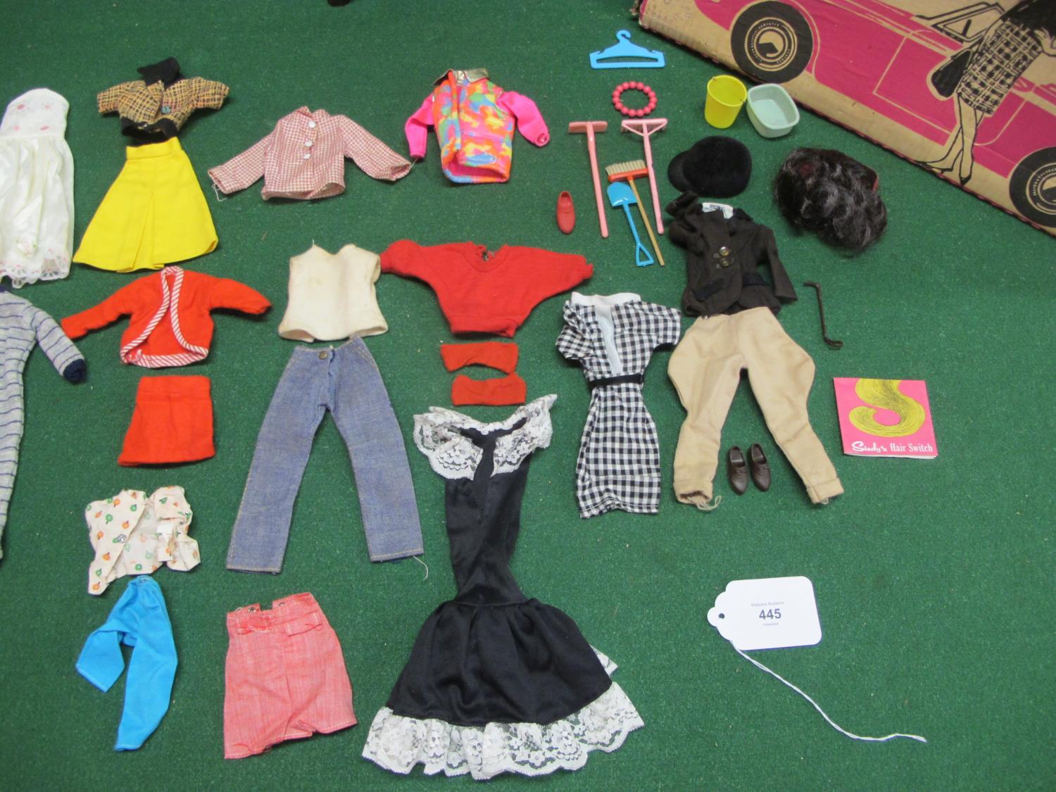 Sindy's own car complete with bonnet pennant and box, Sindy's horse and a quantity of outfits and - Image 3 of 6