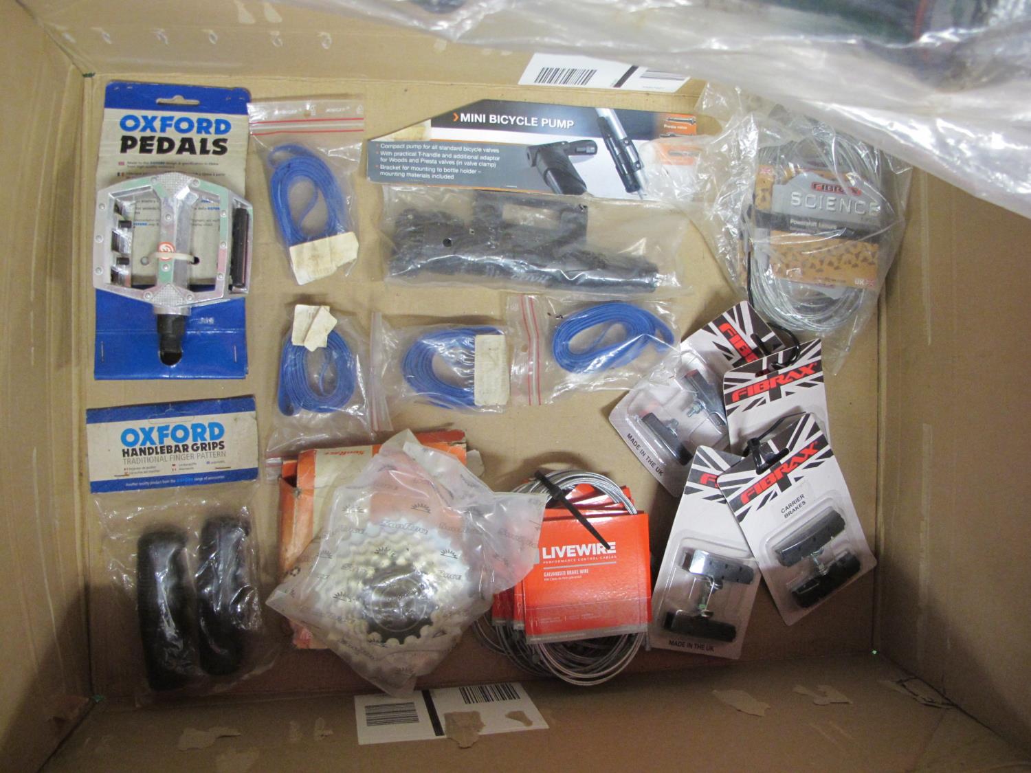 Box of new old stock bicycle items to include: rod brake blocks, cables, pumps, mud catcher, pedals, - Image 2 of 3