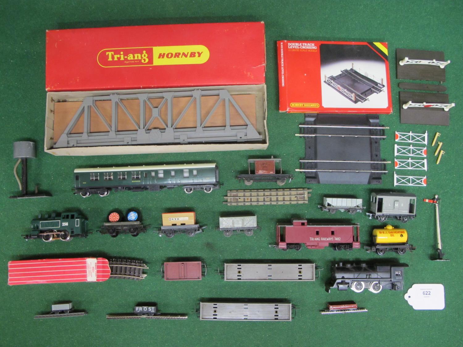 Mixed lot and gauges to comprise: rolling stock and accessories by various manufacturers to include: