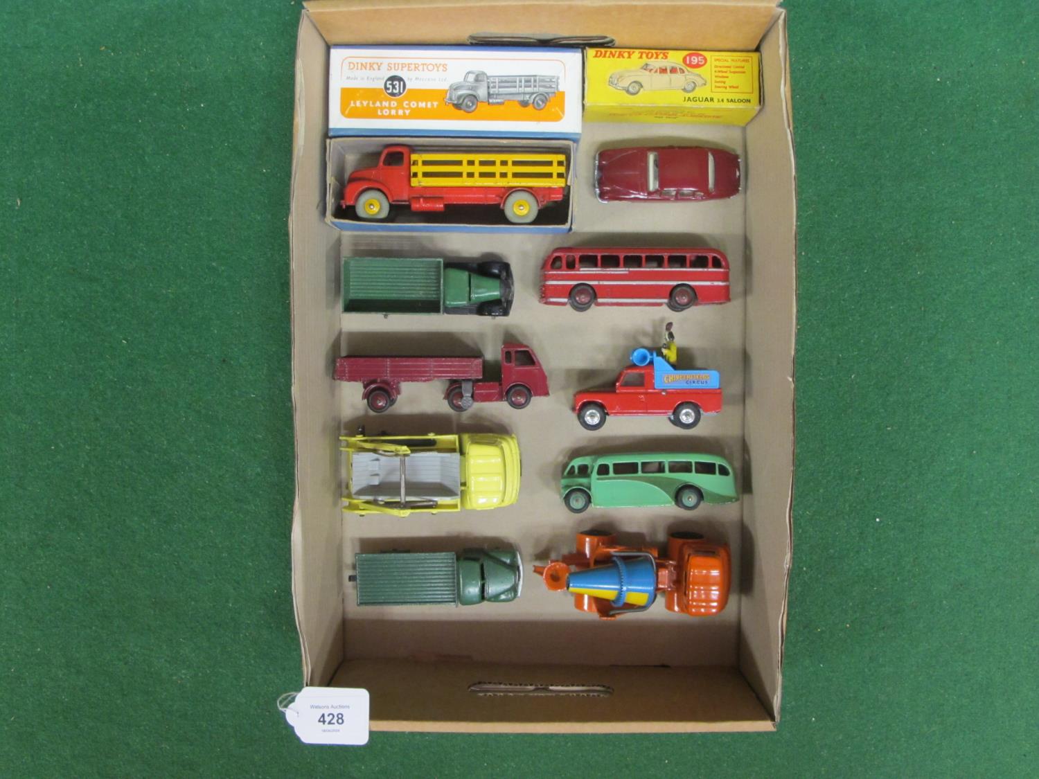 Tray of ten boxed and loose Dinky and Corgi commercials (in good condition) to include: 29h red - Bild 2 aus 3