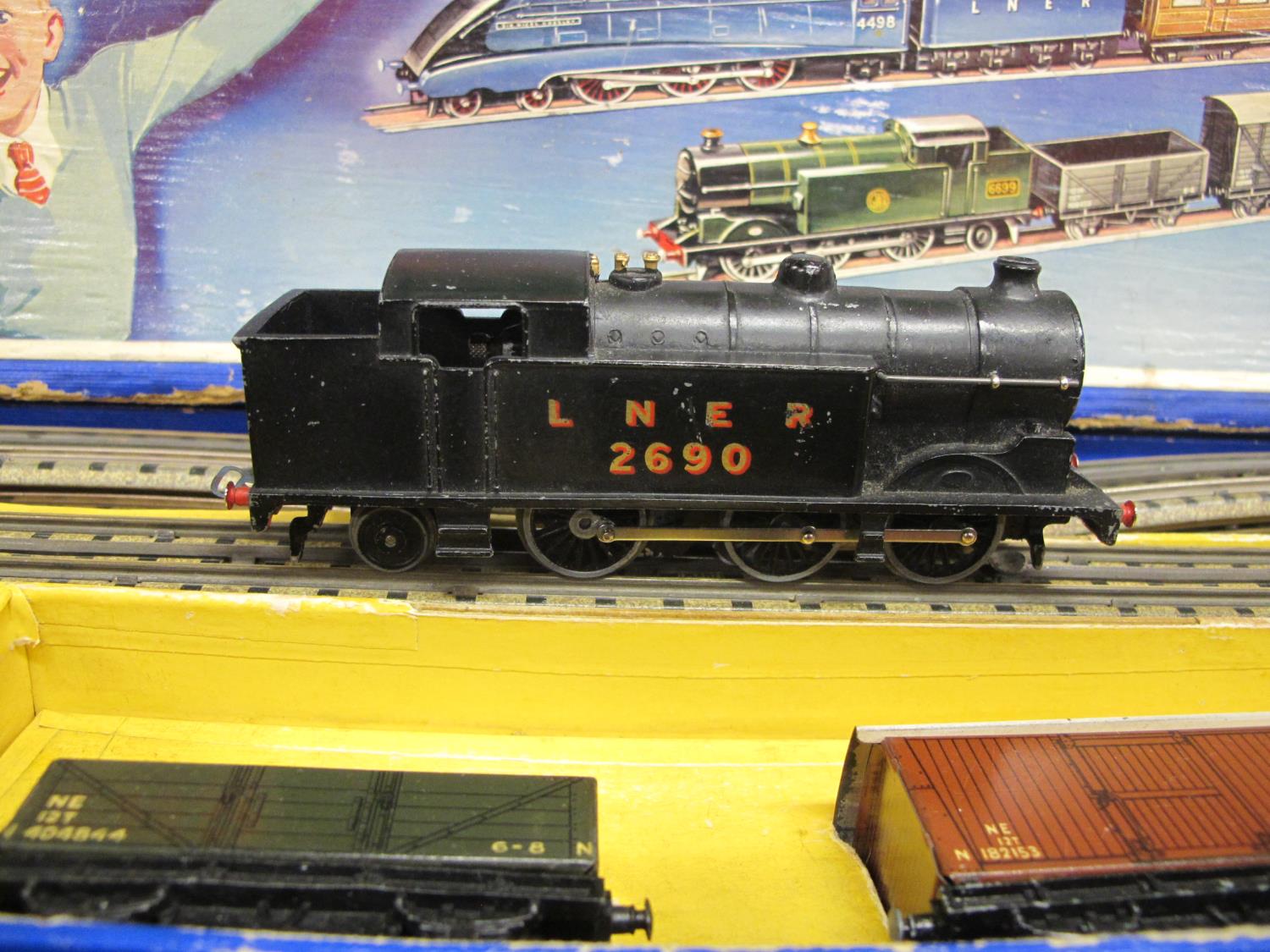 1930's/1940's HD 3 Rail EDG7 NE Goods Train Set containing: N2 0-6-2T No. 2690 in LNER plain - Image 3 of 3