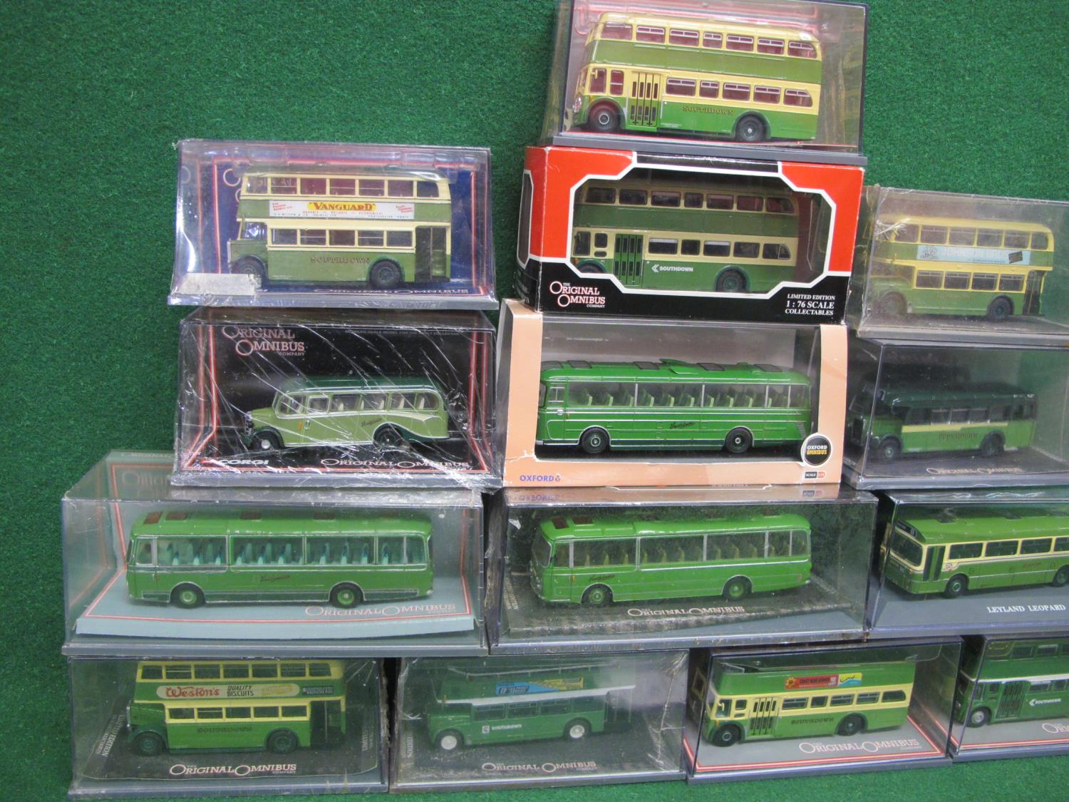 Fourteen Southdown liveried buses and coaches (thirteen Corgi Original Omnibus and one Oxford - Image 3 of 3