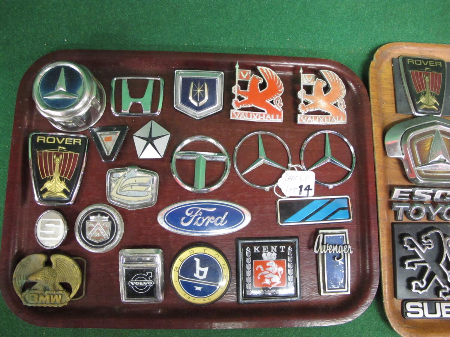 Two trays of metal and plastic vehicle manufacturers badges to include: Ford, Avenger, Golf GTI, - Image 3 of 3
