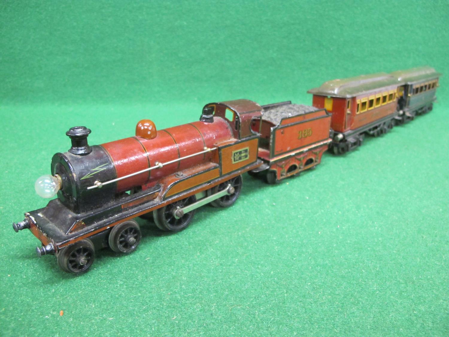 Marklin 4 volt O gauge 4-4-0 locomotive and tender No. 385 in lined red, two Bogie coaches with - Image 7 of 8