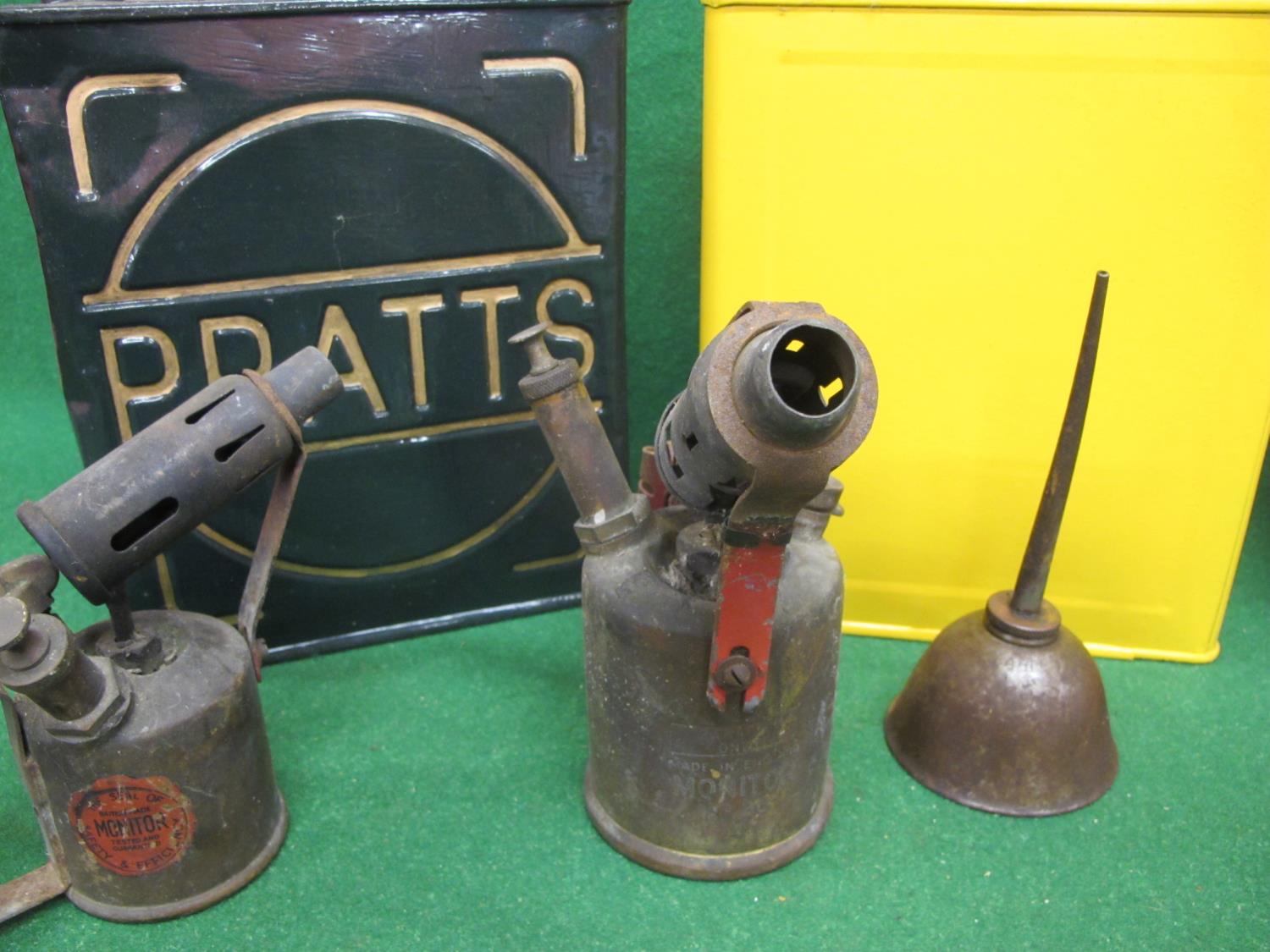 Pratts and plain two gallon fuel cans with caps (restored), two Monitor blow lamps, Aladdin Pink - Image 3 of 3