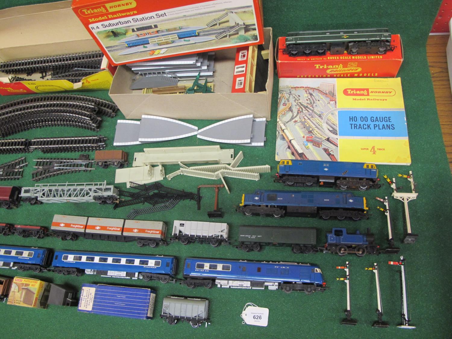 Two boxes of mostly loose playworn Triang/Hornby OO scale items to include: three diesels, a blue - Image 3 of 3