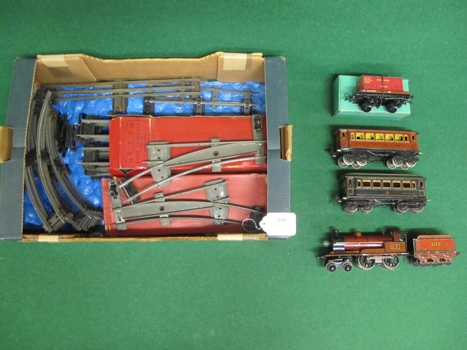 Marklin 4 volt O gauge 4-4-0 locomotive and tender No. 385 in lined red, two Bogie coaches with