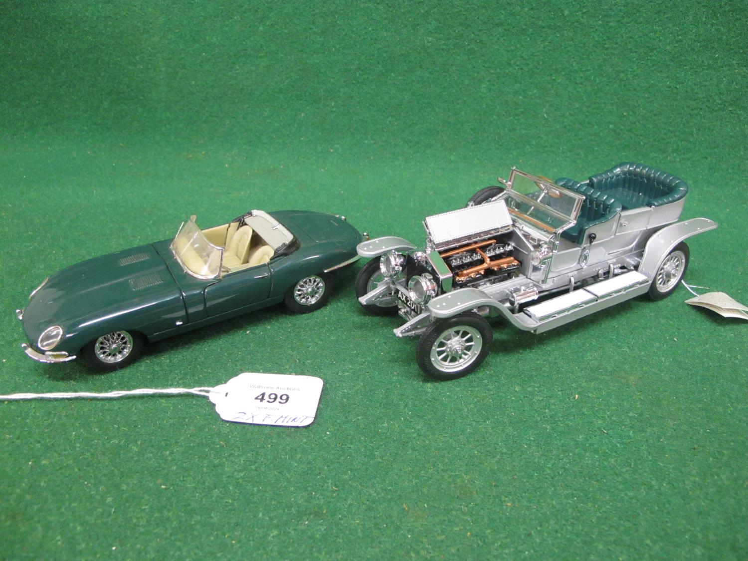 Two Franklin Mint metal and plastic models of a 1961 Jaguar E Type and a 1907 Rolls Royce Silver - Image 3 of 3