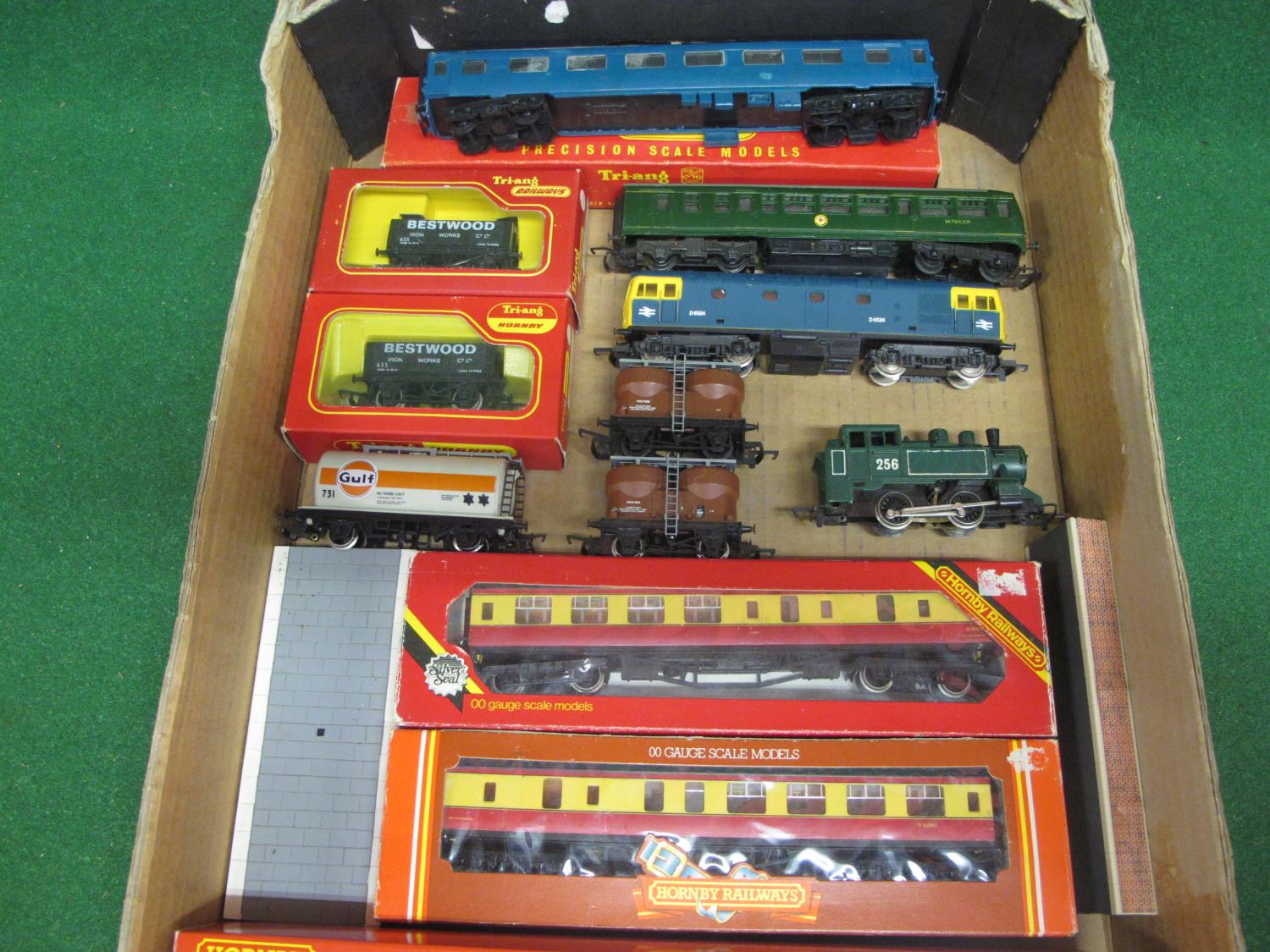 Mixed lot of boxed and loose Triang, Hornby and Lima OO scale rolling stock to include: Fowler 4P - Image 2 of 3