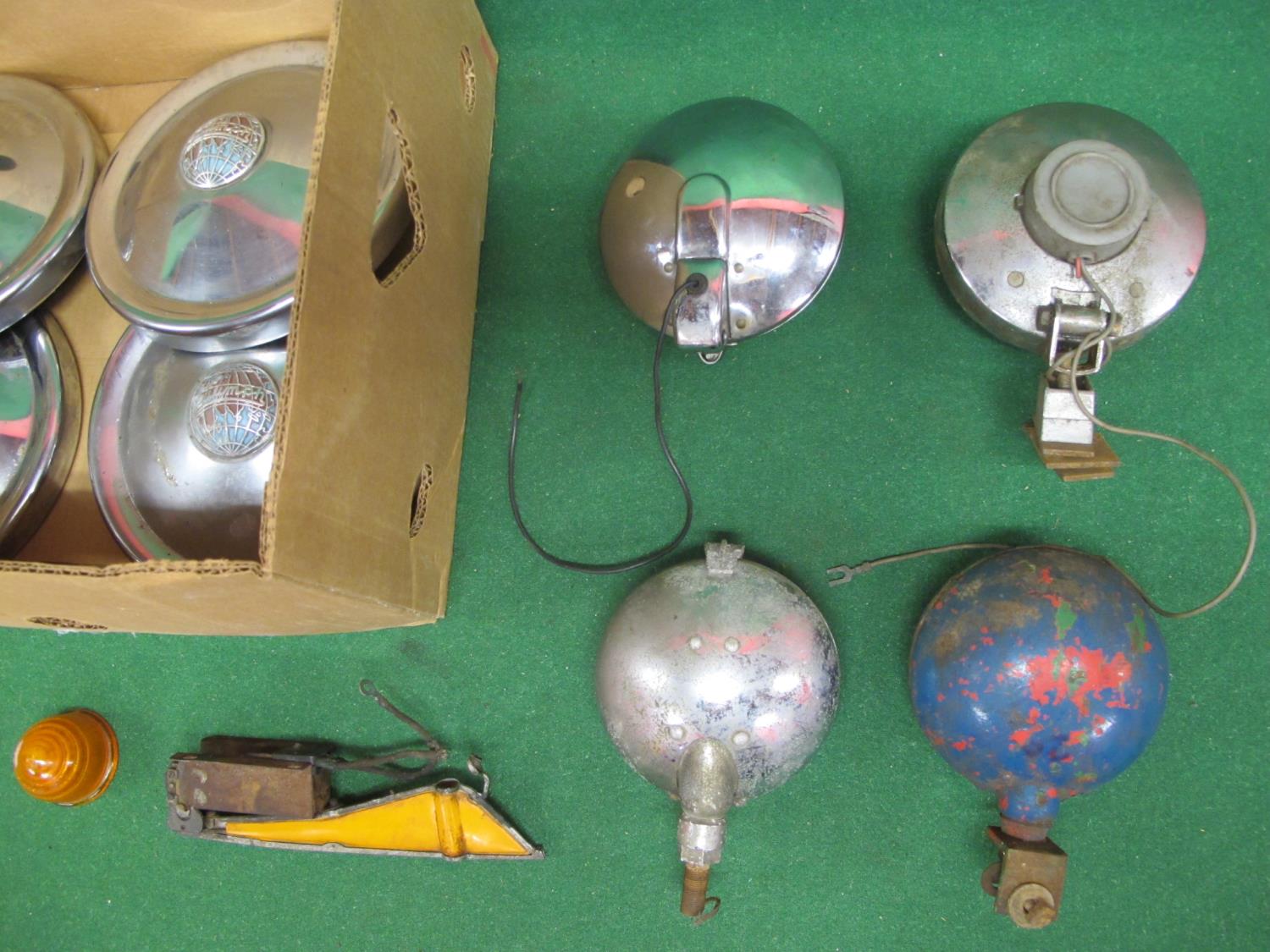 Four lamps from Stadium, Raydyot, Bosch and Lumax S8, a trafficator and glass indicator lens - Image 3 of 3