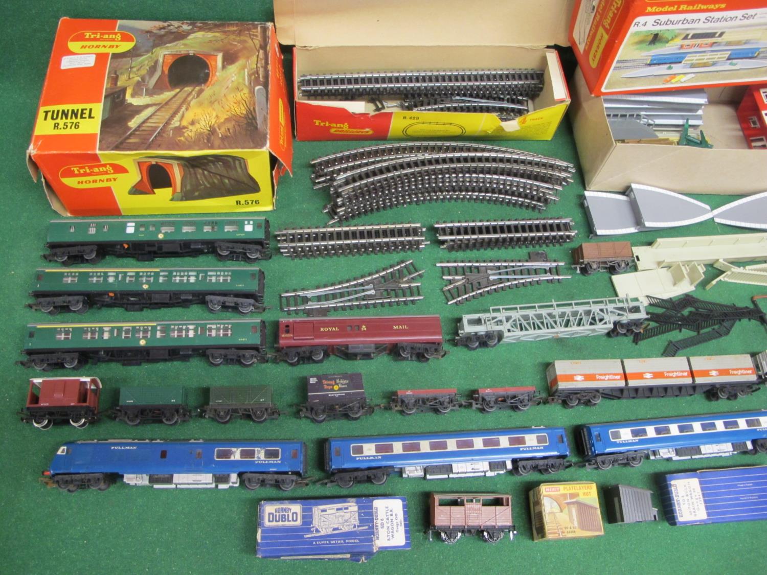 Two boxes of mostly loose playworn Triang/Hornby OO scale items to include: three diesels, a blue - Image 2 of 3