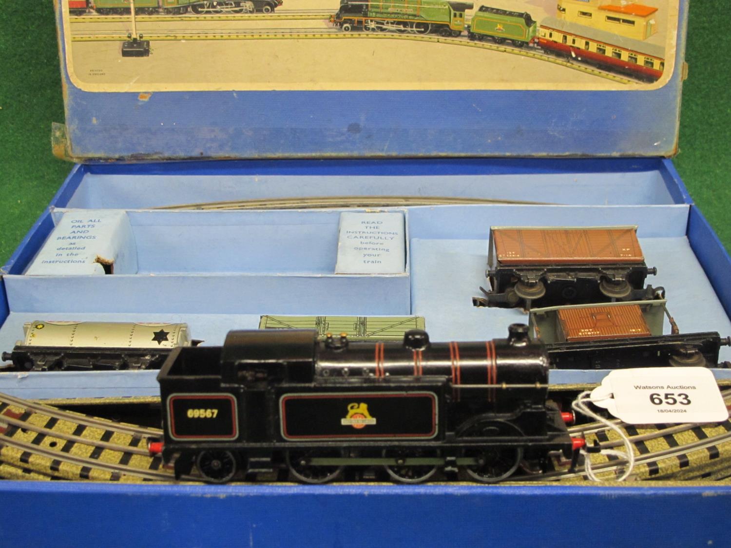 1950's Hornby Dublo 3 Rail EDG17 BR Goods Train set containing: N2 0-6-2T No. 69567 in early BR - Image 3 of 3