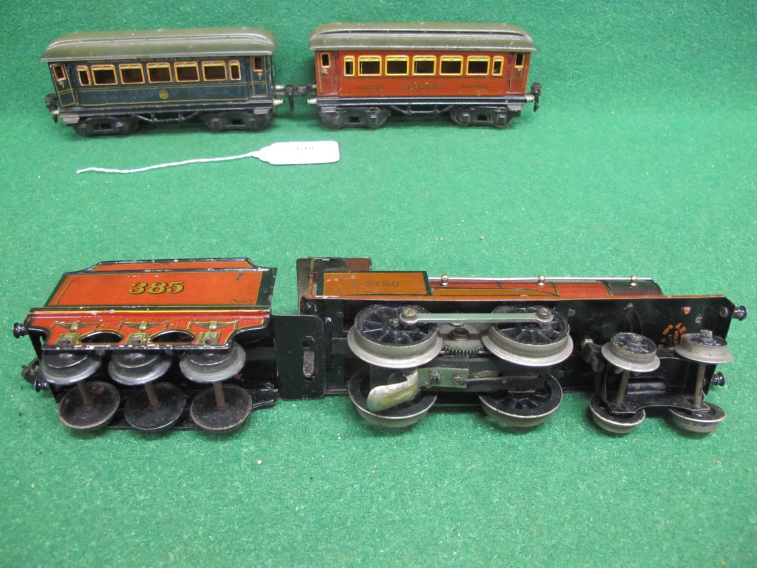 Marklin 4 volt O gauge 4-4-0 locomotive and tender No. 385 in lined red, two Bogie coaches with - Image 6 of 8