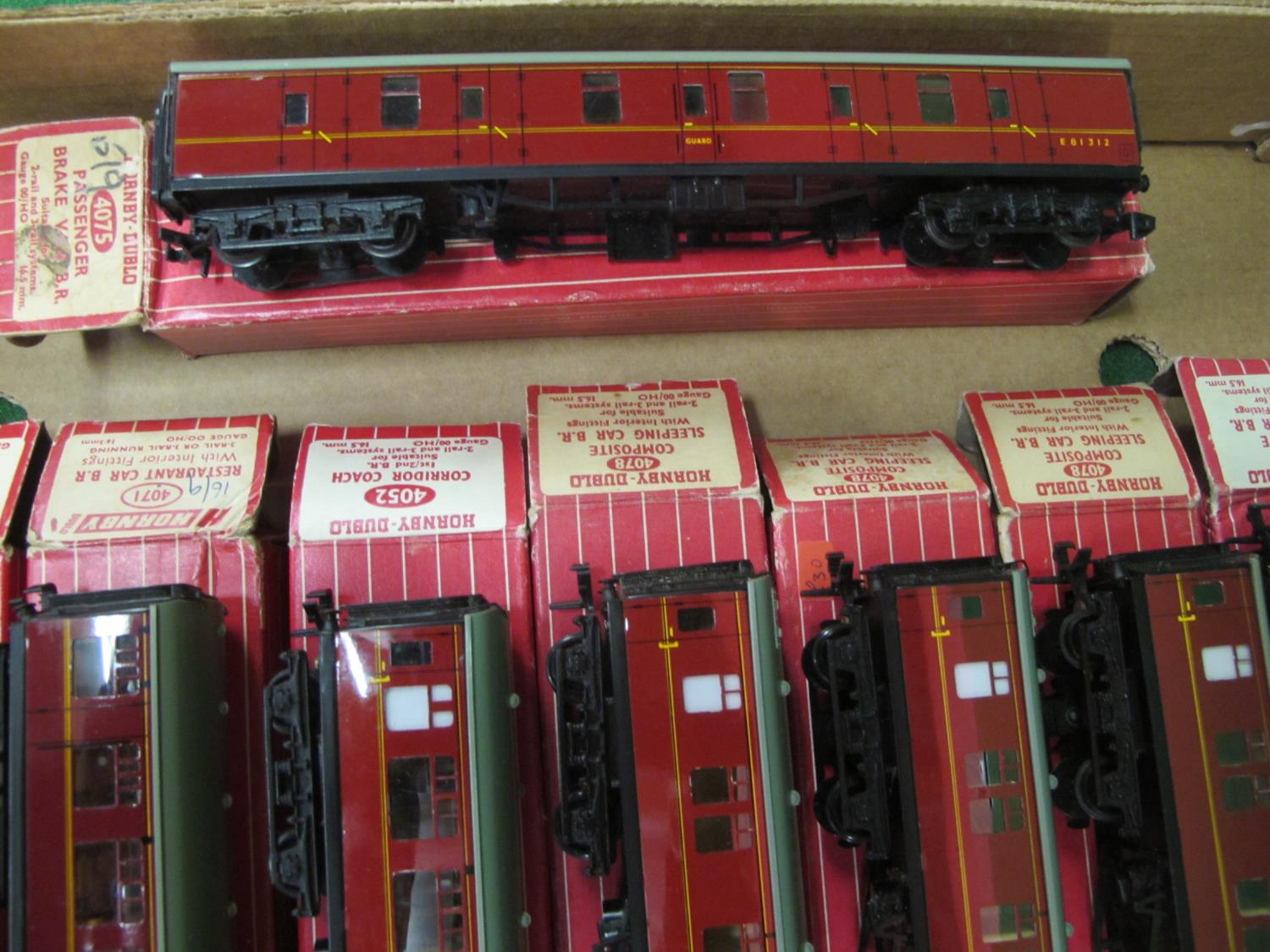 Ten 1961-1964 Hornby Dublo 2 Rail BR MkII maroon coaches comprising: two 4052, two 4053, one 4071 ( - Image 3 of 3