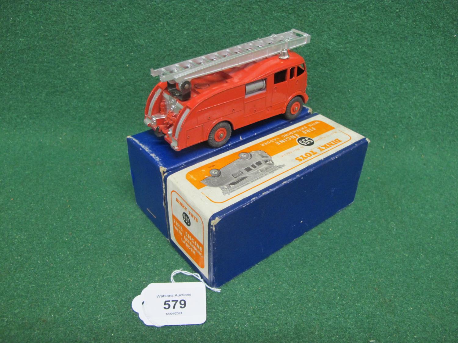 1952-1955 boxed Dinky 555 Commer Fire Engine with extending ladder, two bells and tow hook Please - Image 3 of 5