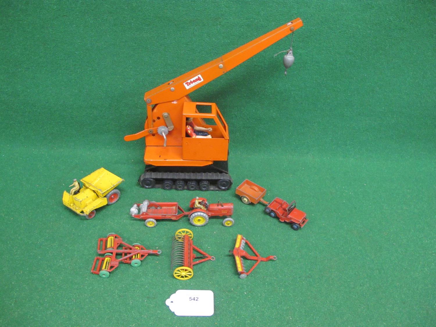 Triang tinplate working crane with driver (one track missing) together with a Dinky dumper, tractor, - Image 2 of 3