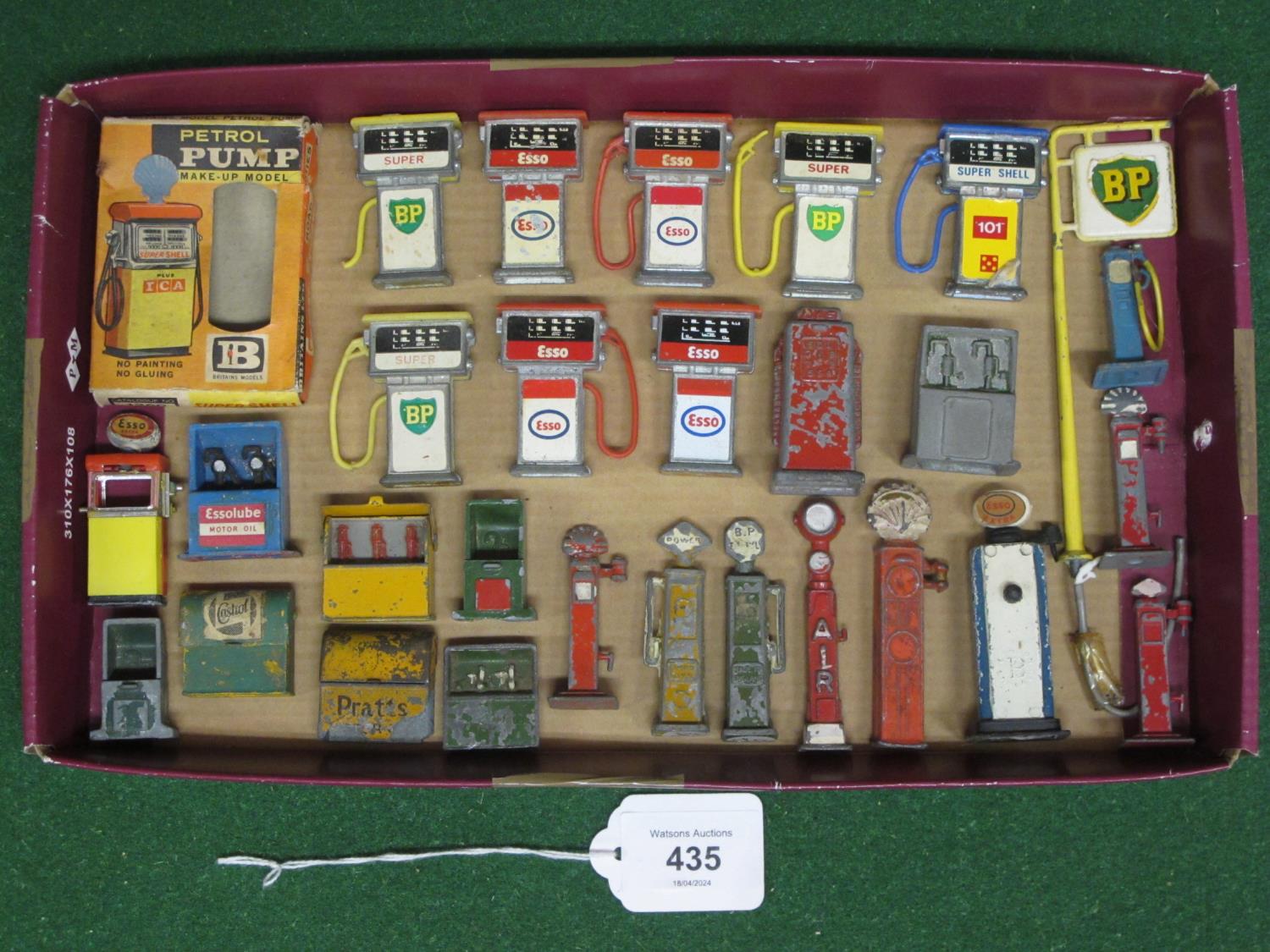 Tray of loose diecast petrol pumps, oil cabinets and a BP sign Please note descriptions are not