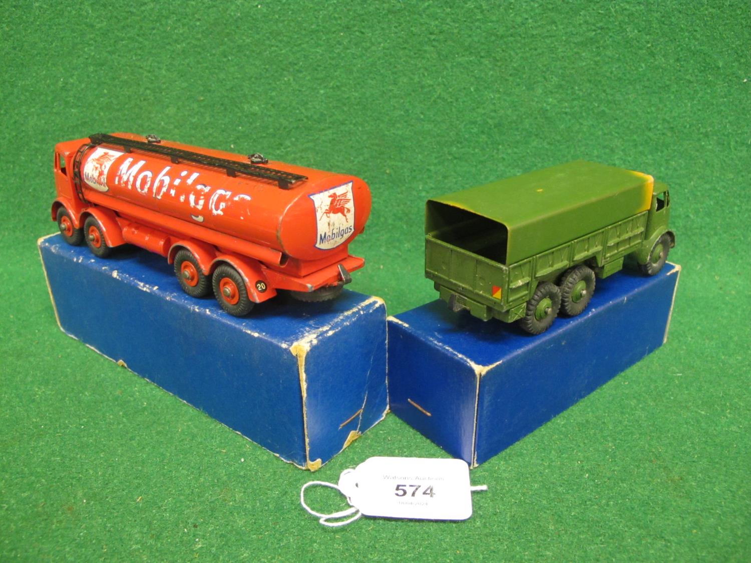 Two boxed 1950's Dinky Foden lorries to comprise: 941 fourteen ton Mobilgas eight wheel tanker and - Image 5 of 5