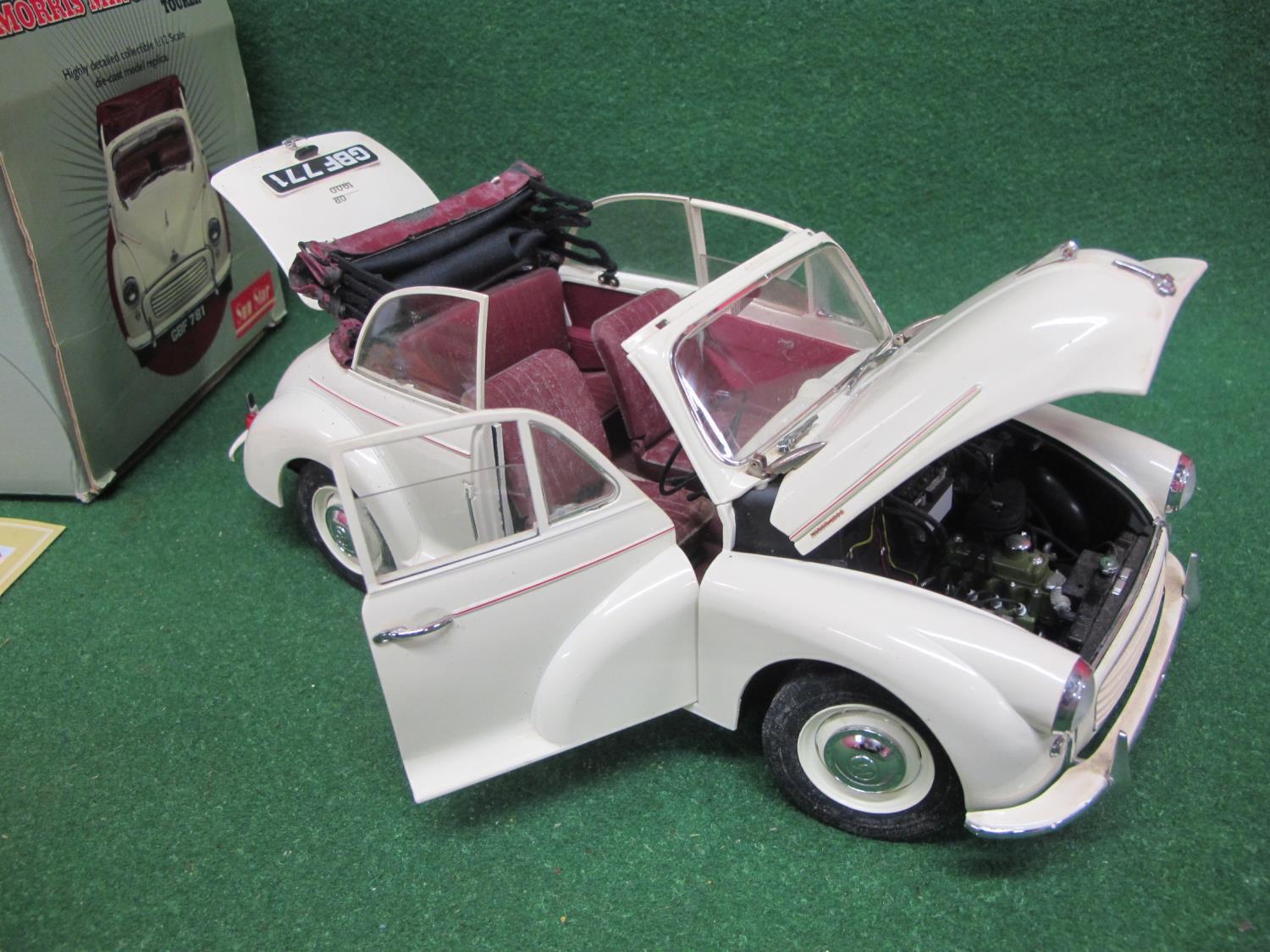 Boxed Sun Star 1:12 scale diecast model of a 1956 Morris Minor 1000 convertible in Old English White - Image 2 of 3