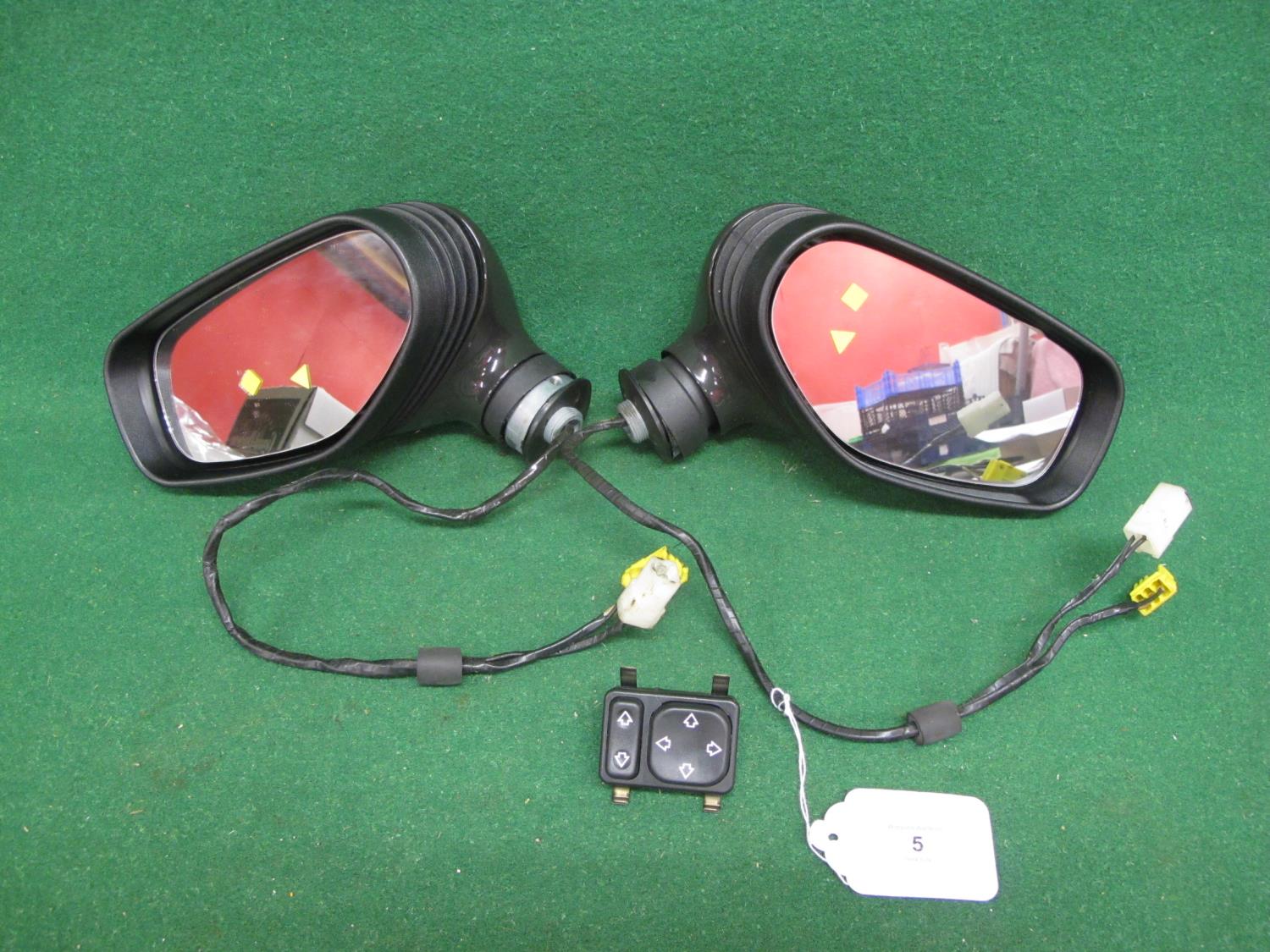 Pair of modern electric wing mirrors with positioning switch Please note descriptions are not