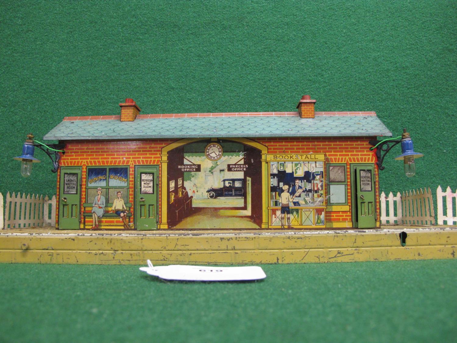 Hornby O gauge tinplate Windsor station with two fenced ramps, opening doors and two bracket - Bild 3 aus 4