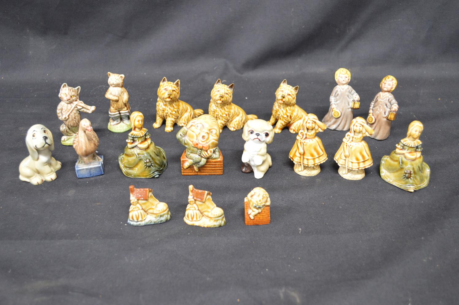 Group of eighteen Wade Whimsie figures to include: Humpty Dumpty, Cat & the Fiddle, Puss in Boots