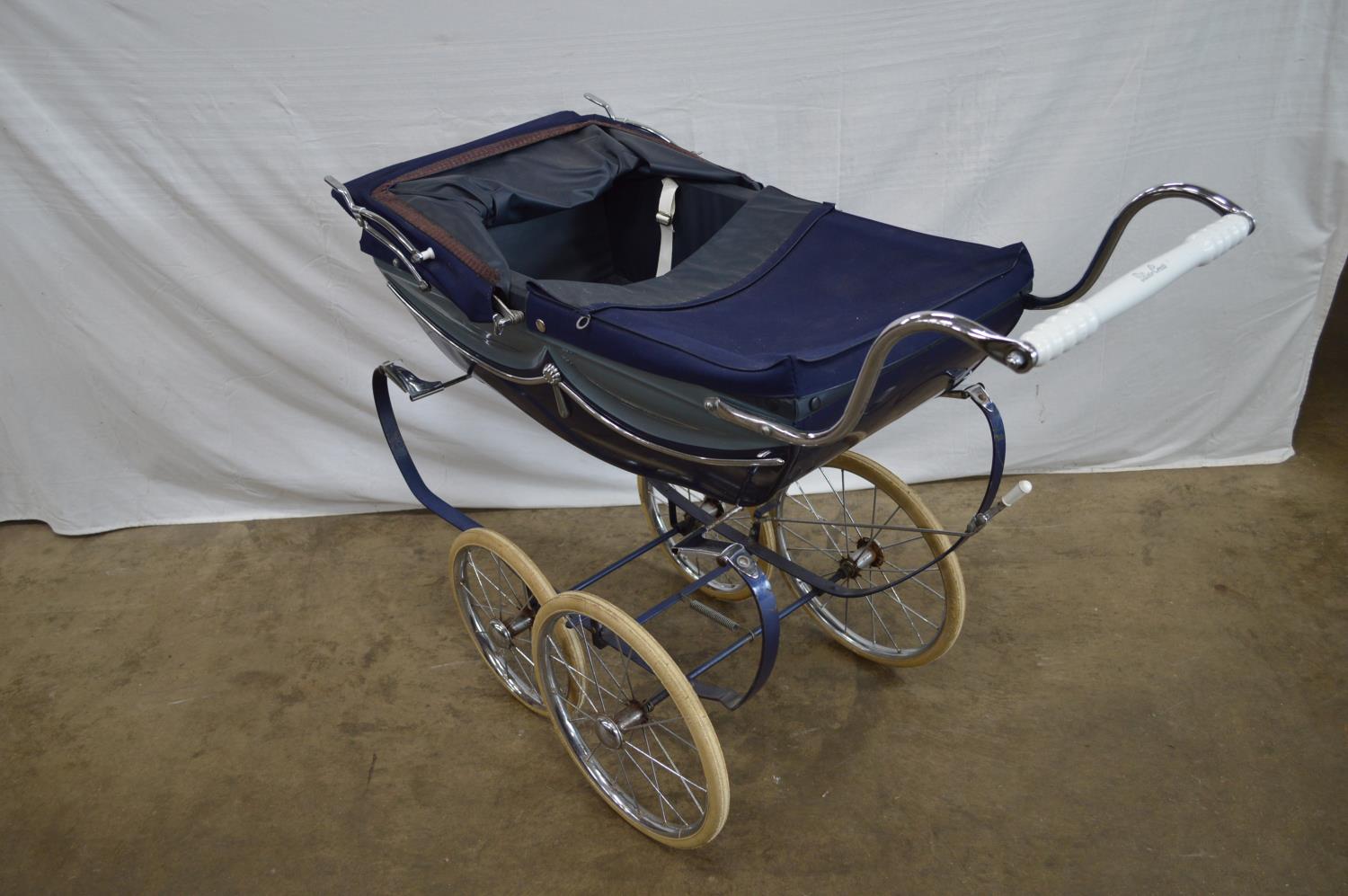 Silver Cross dolls pram in blue livery - 90cm x 77.5cm tall Please note descriptions are not - Image 2 of 5