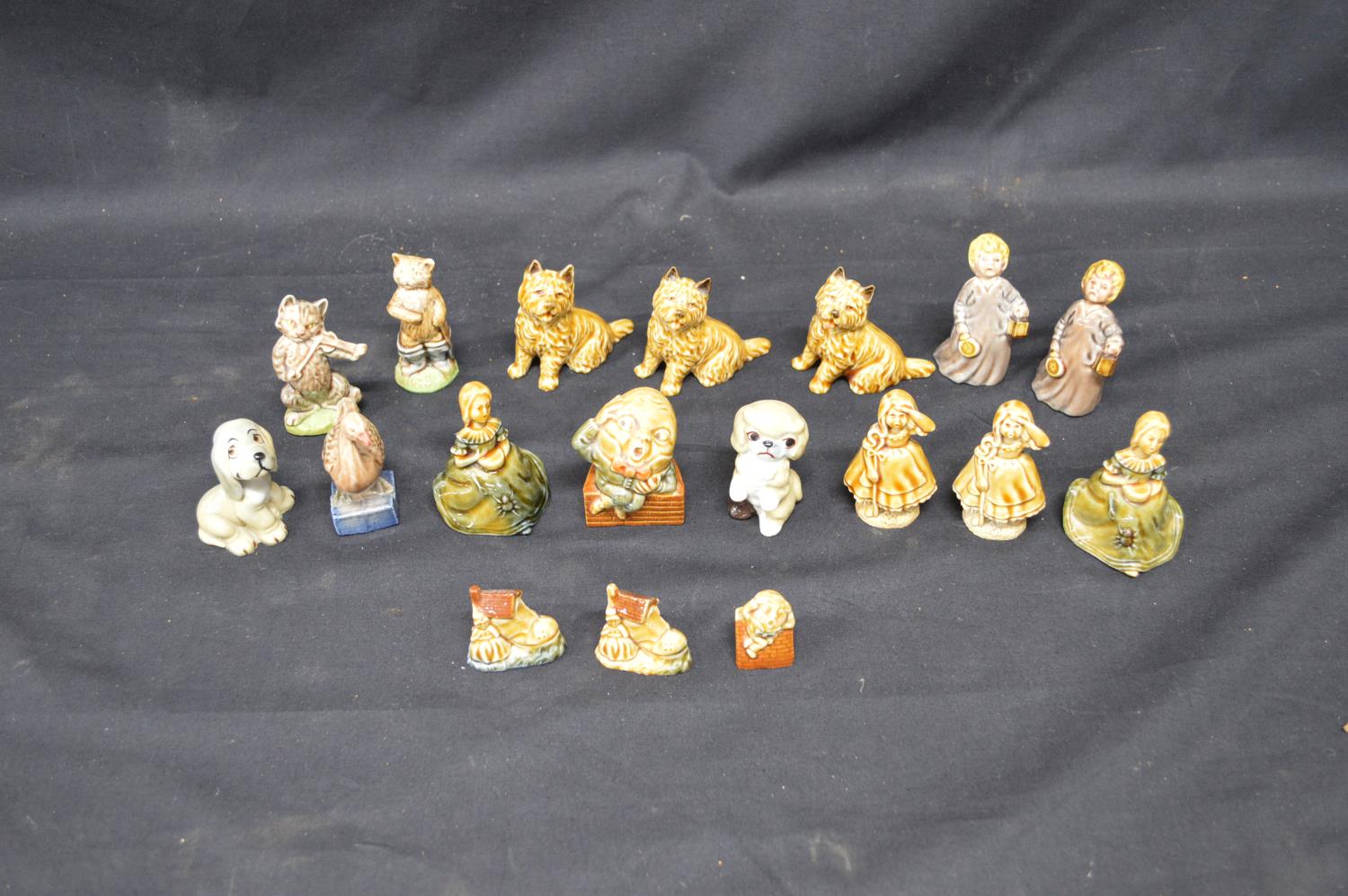 Group of eighteen Wade Whimsie figures to include: Humpty Dumpty, Cat & the Fiddle, Puss in Boots - Image 2 of 3