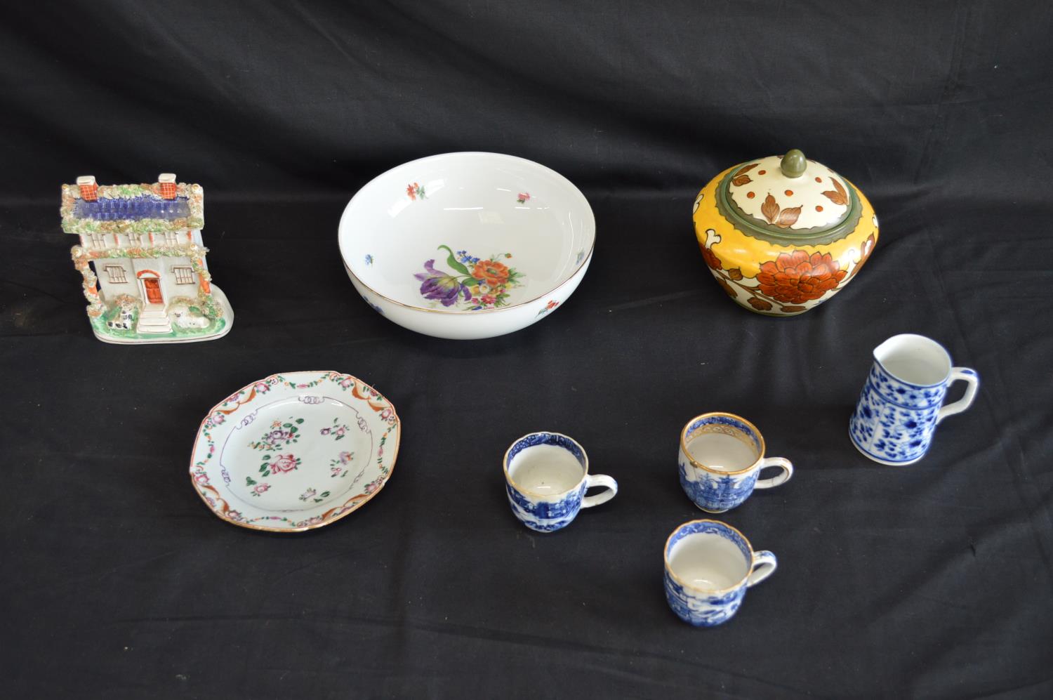 Group of ceramics to include: Furstenburg floral decorated bowl - 22cm dia, Staffordshire flat - Bild 2 aus 8