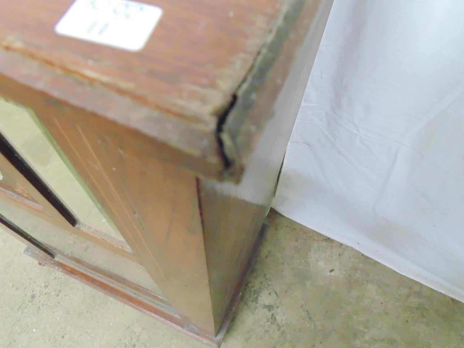 Inlaid rosewood glazed cabinet having a raised back over a mirrored and glazed door opening to two - Image 6 of 7