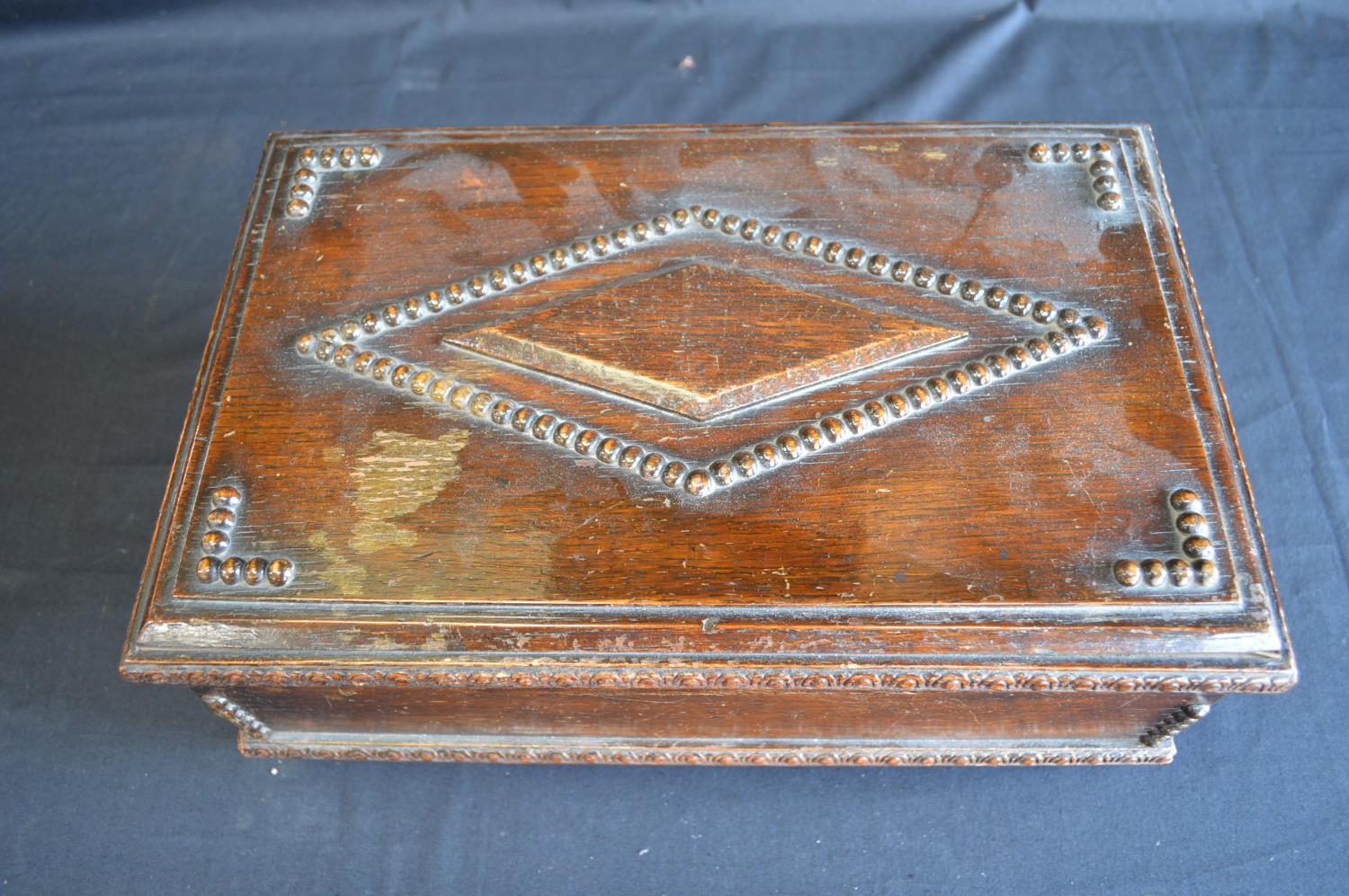 Smith's mahogany cased bracket clock with presentation plaque together with display case, oak box - Image 7 of 7