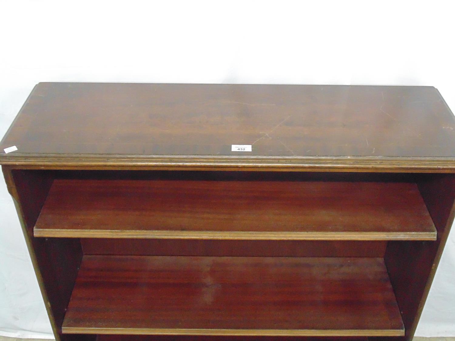 Reproduction mahogany open bookshelves with two adjustable shelves, standing on bracket feet - - Image 2 of 7