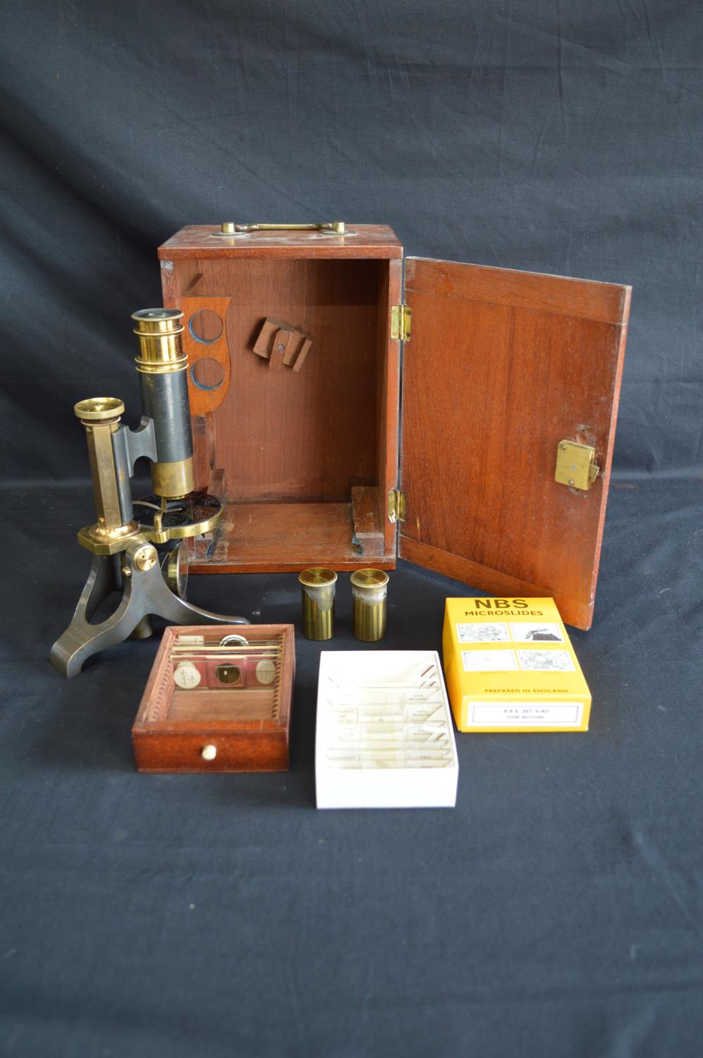 20th century brass microscope marked EP Quinn, Manchester, housed in a mahogany case with top - Image 2 of 3