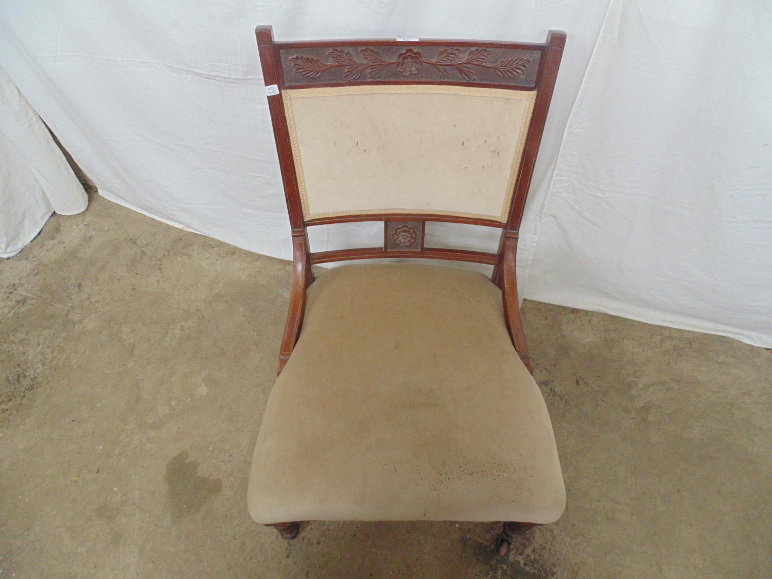 Mahogany bedroom chair with carved cresting rail, padded back and seat, standing on turned front - Image 2 of 4